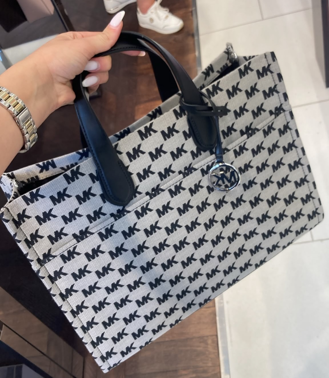 Shopper MK Gigi màu đen - logo 38S5G3GT3J