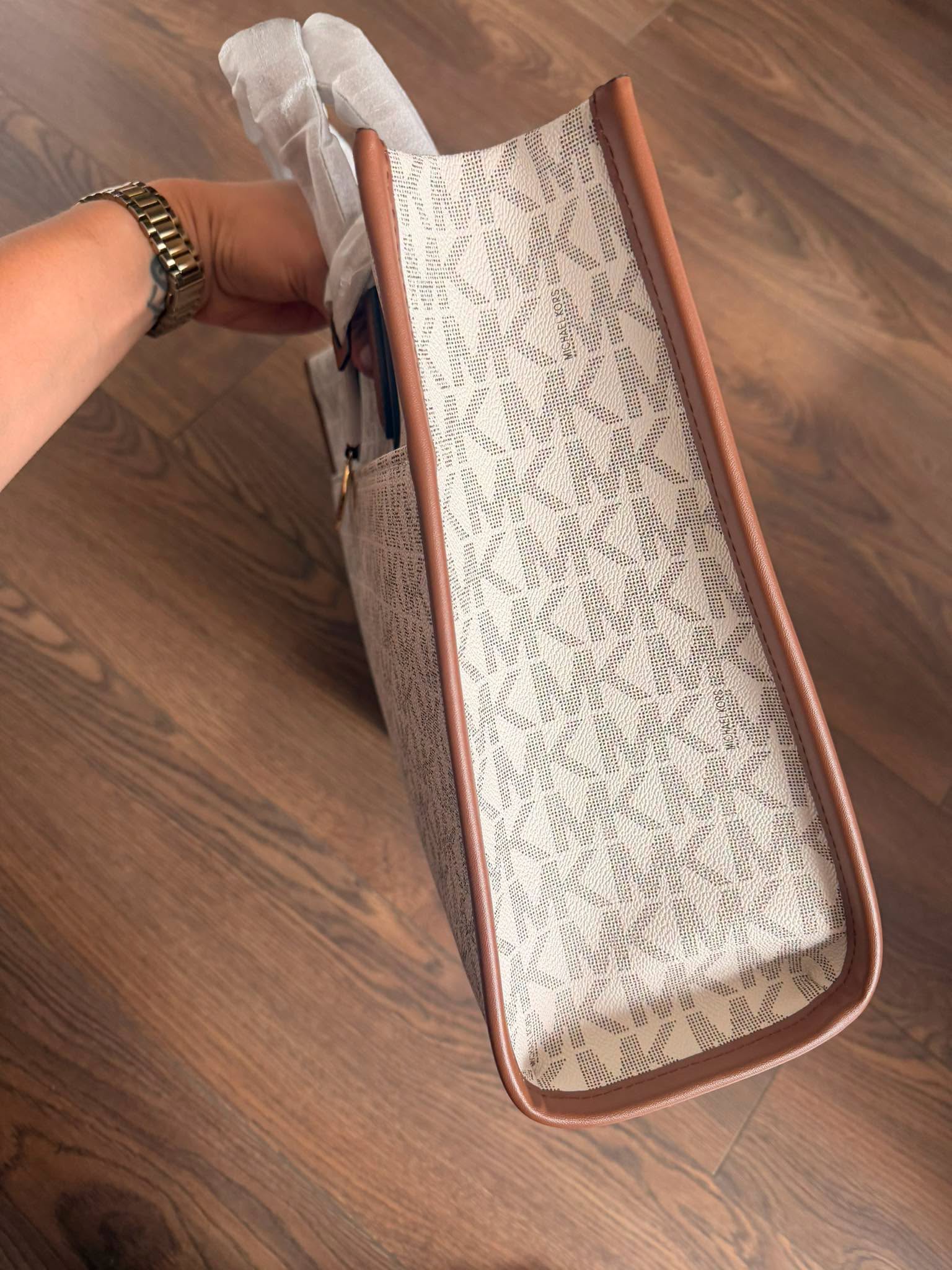 Shopper Mk mẫu vani logo - 38T5G3GT3B KT: 37*30*10