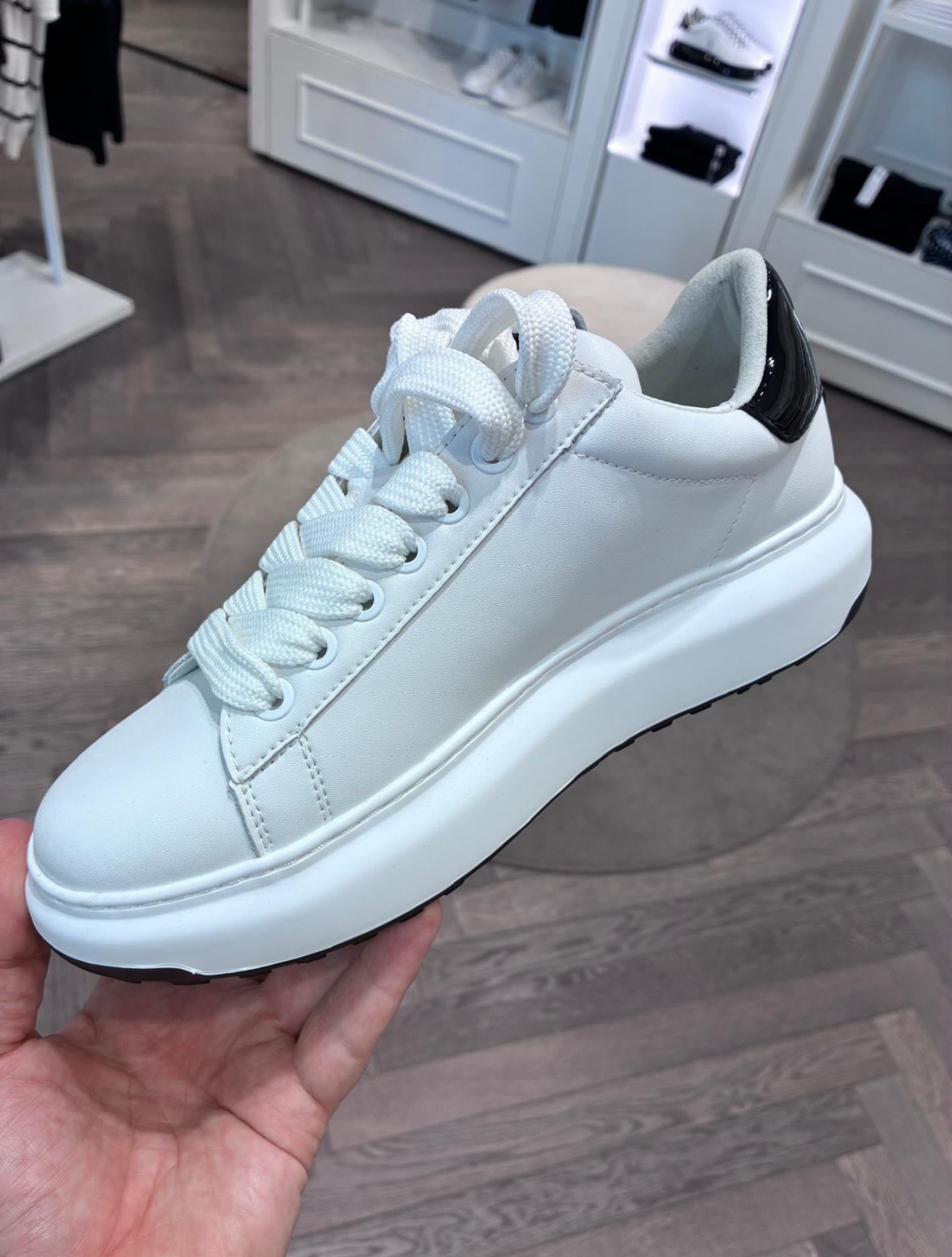 Sneaker Karl nam trắng gót đen logo chữ ký đen - Cao 4p - KL95710A