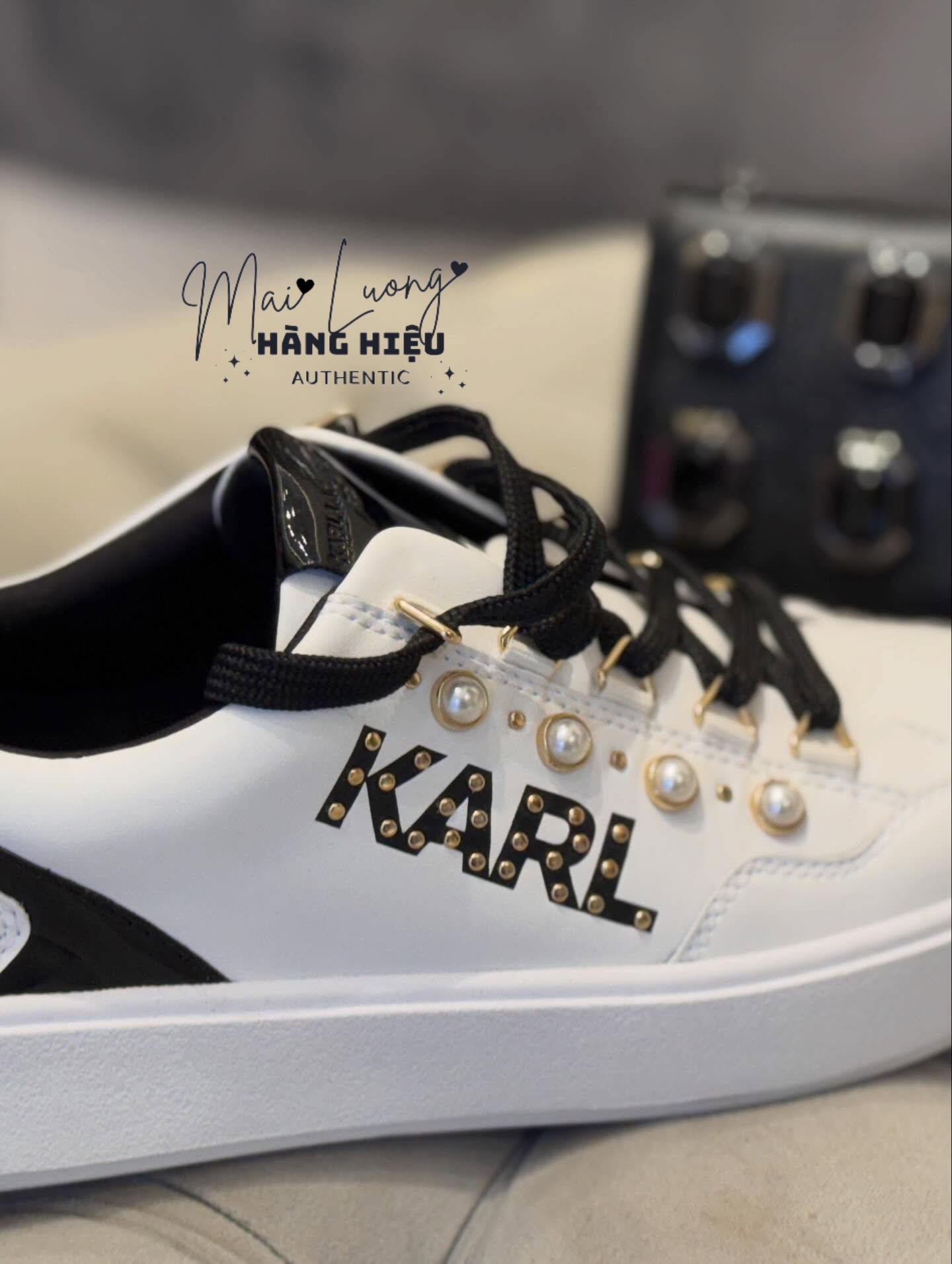 Sneaker Karl trắng phối đen đính ngọc trai KL351025