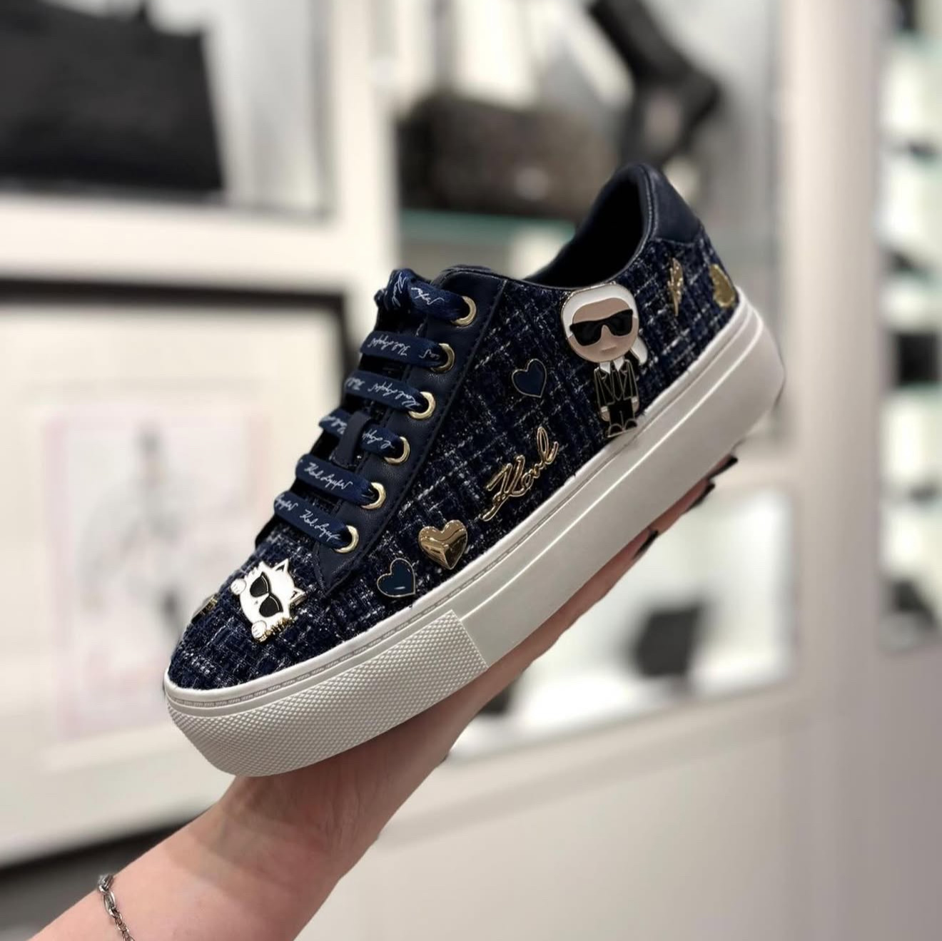 Sneaker Karl xanh tím than đế trắng + charm KL357740