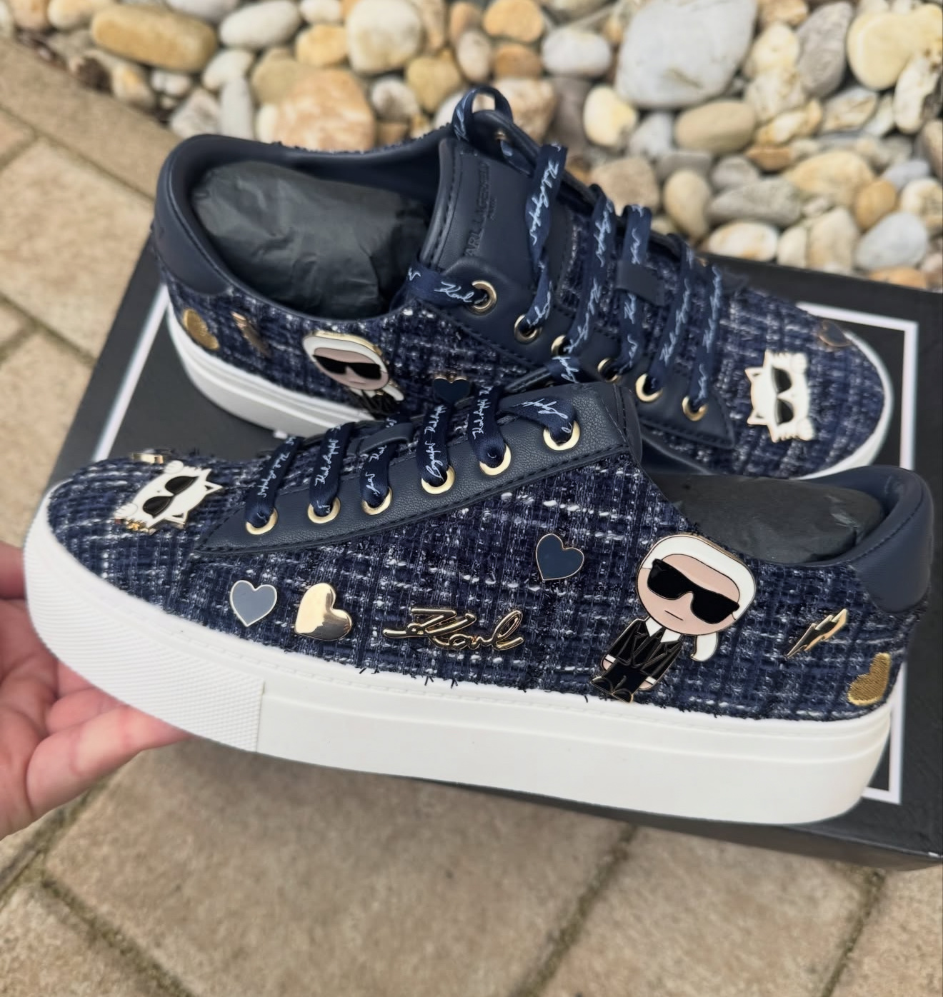 Sneaker Karl xanh tím than đế trắng + charm KL357740