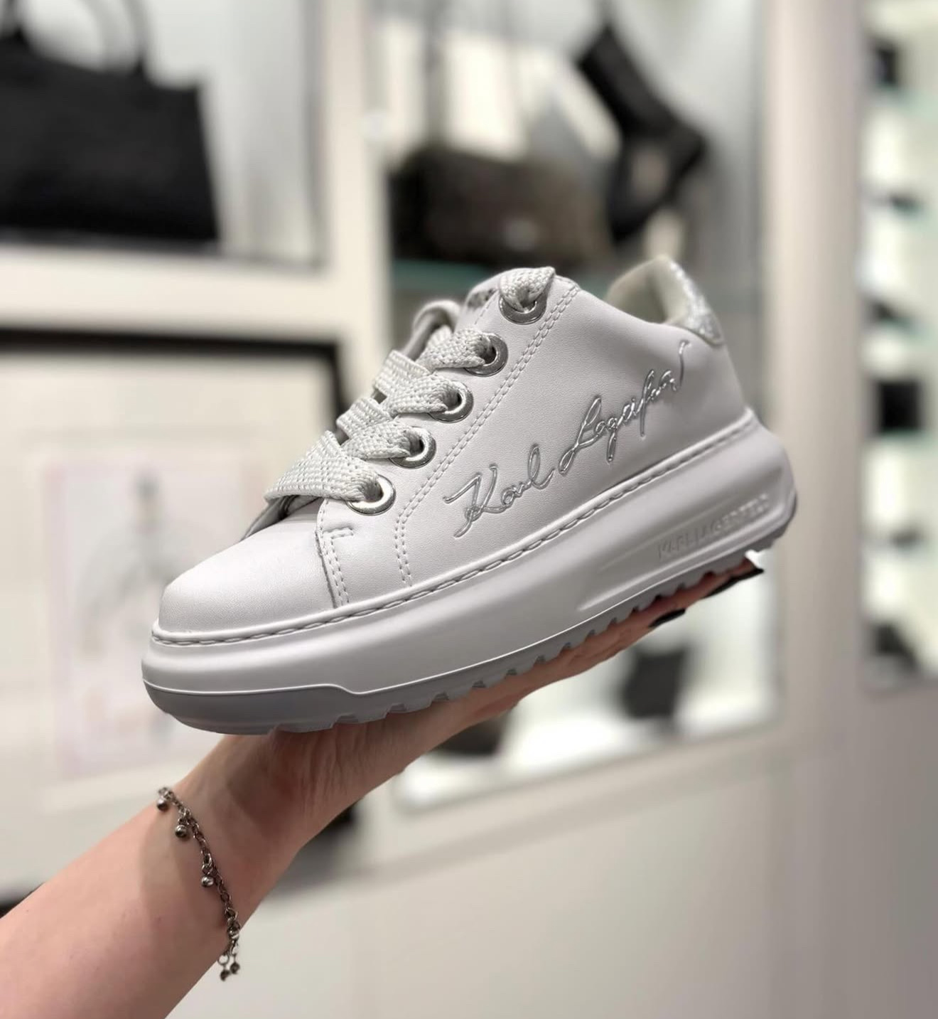 Sneaker karl trắng logo chữ ký bạc, gót nhũ bạc - KL96710A