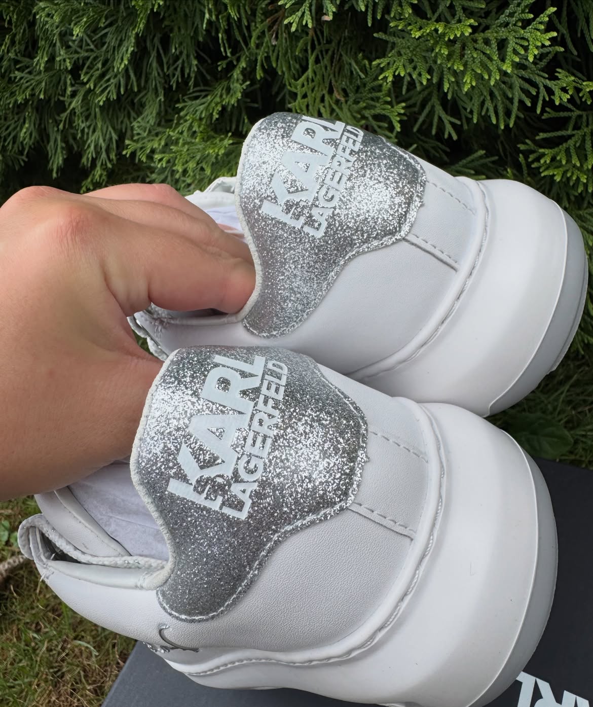 Sneaker karl trắng logo chữ ký bạc, gót nhũ bạc - KL96710A