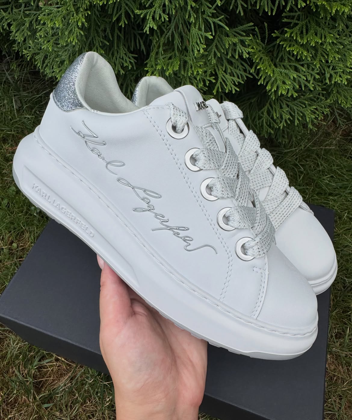 Sneaker karl trắng logo chữ ký bạc, gót nhũ bạc - KL96710A