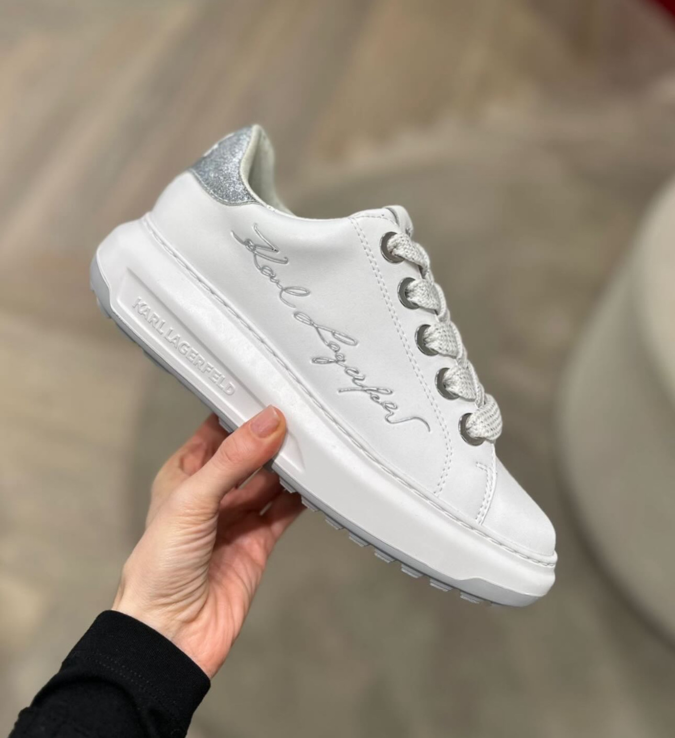Sneaker karl trắng logo chữ ký bạc, gót nhũ bạc - KL96710A