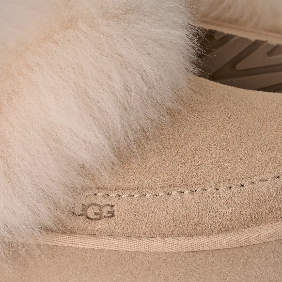 Sục UGG Disquette chalet viền lông màu be kem