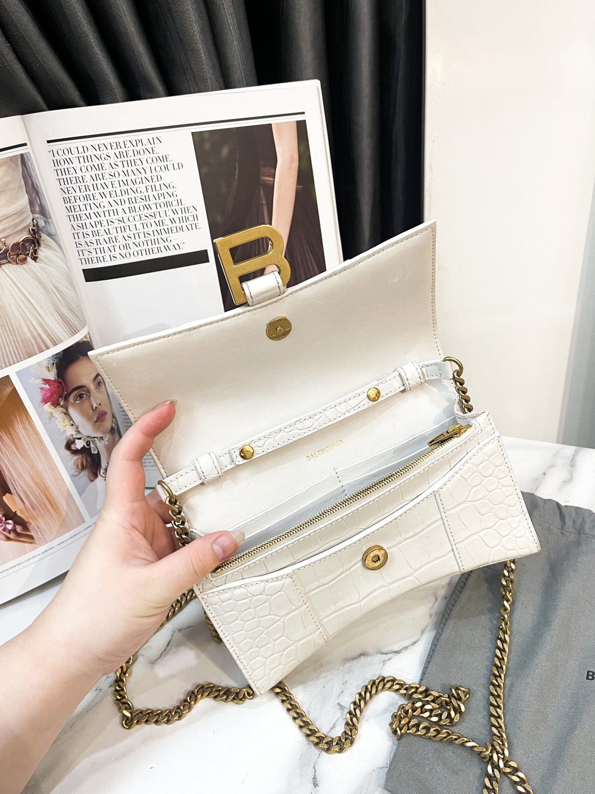 Túi Balenciaga hourglass wallet trắng vân logo B vàng SNV - 656050 - KT: 19*10*4