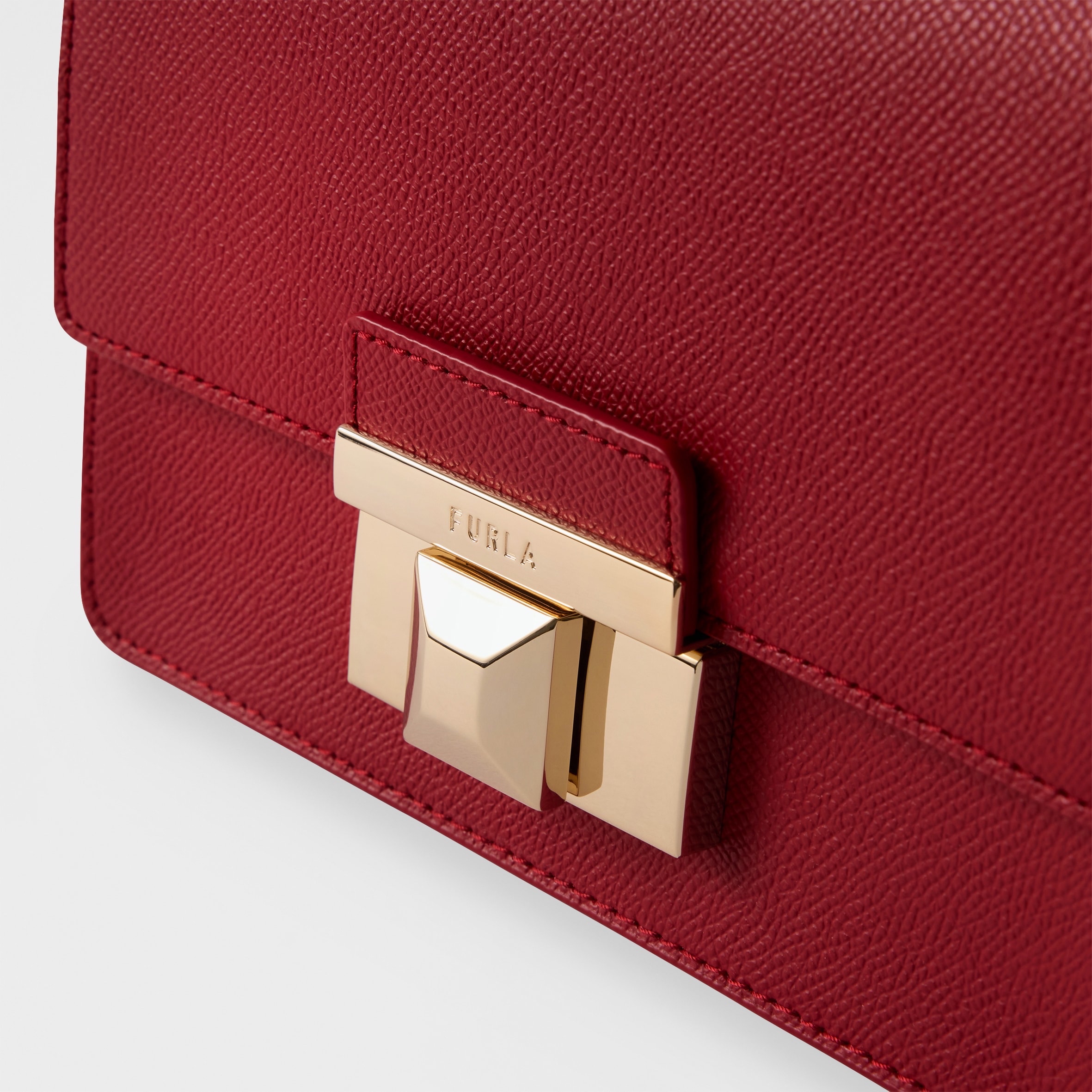 Túi Furla venere mini đỏ mận - KT: 18x13x9