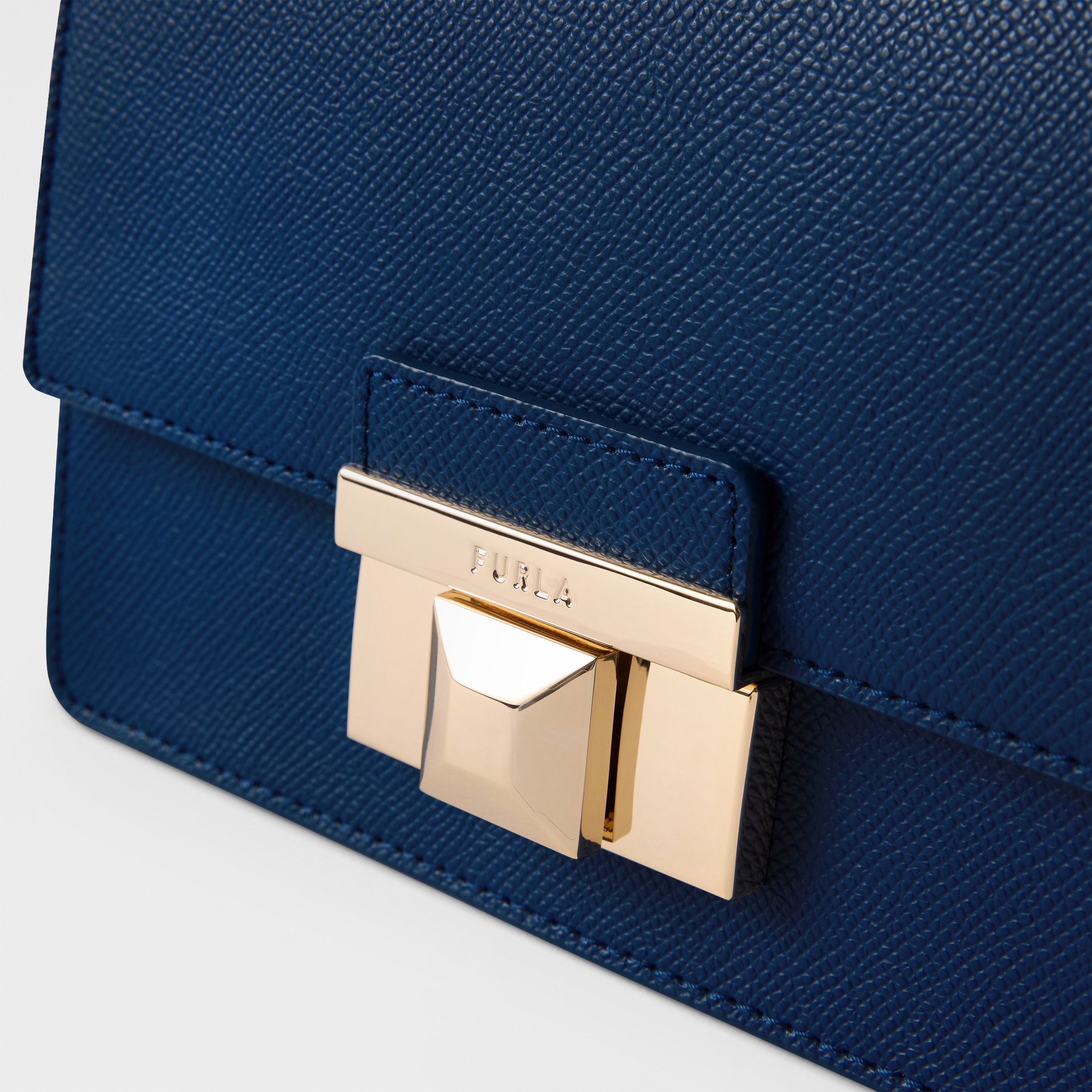 Túi Furla venere mini xanh da trời - KT: 18x13x9