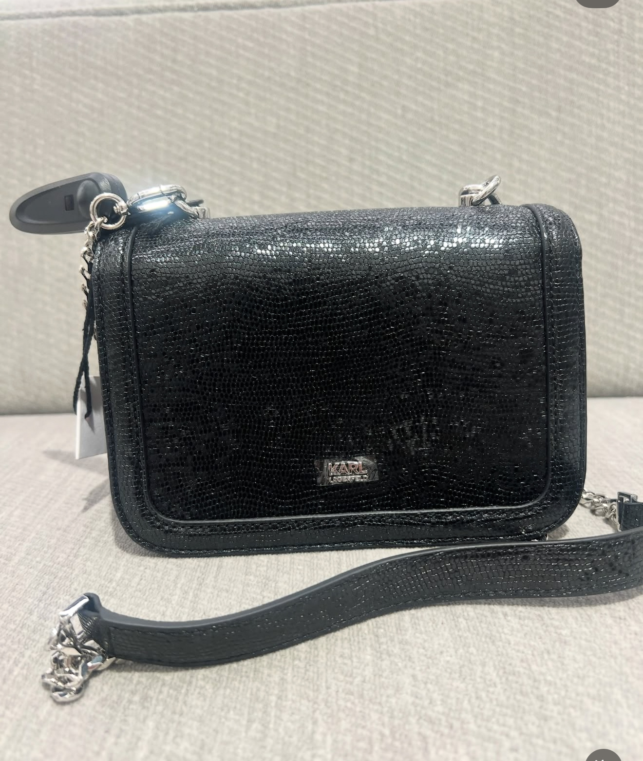 Túi Karl màu đen vân rắn - logo k bạc - AWW30075 - KT: 18*11*8