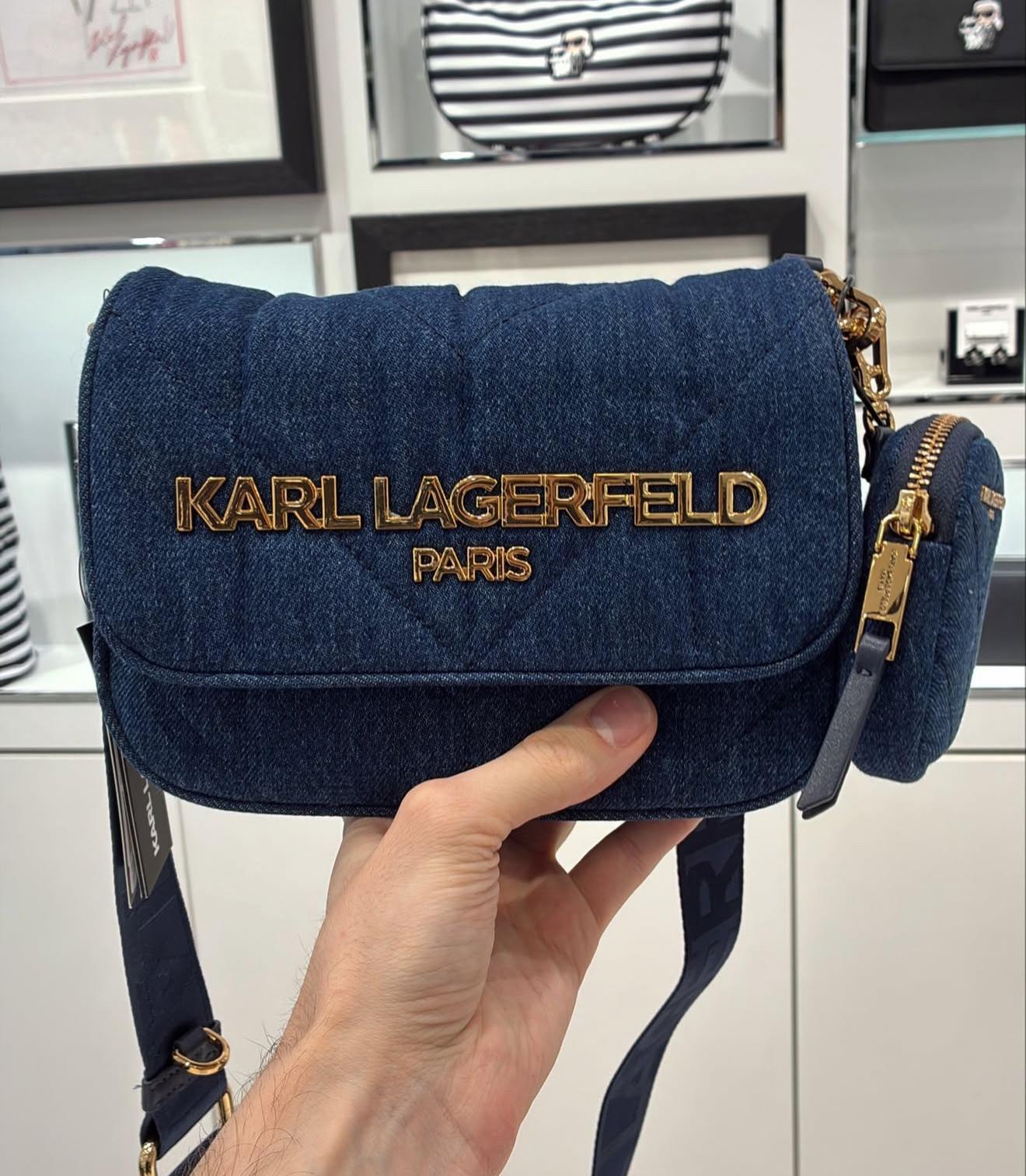 Túi Karl xanh navy vải logo vàng - LH5EG4CC - KT: 21*15*7