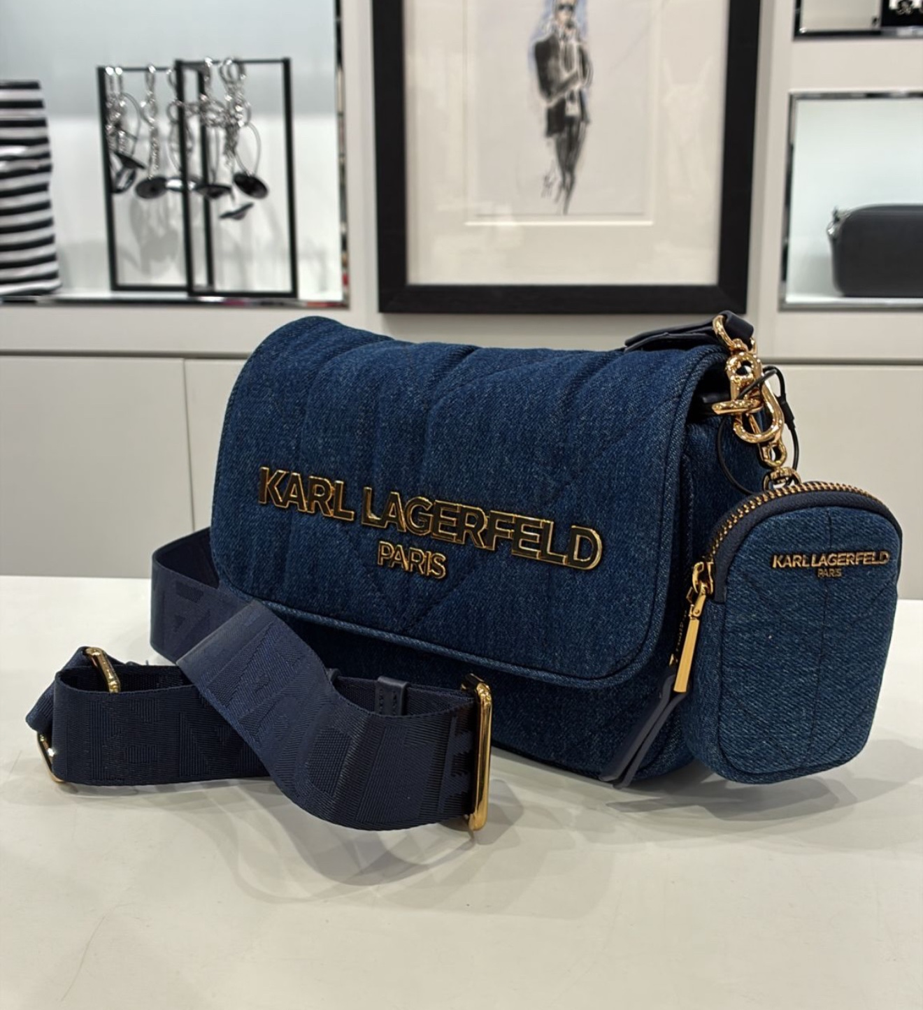Túi Karl xanh navy vải logo vàng - LH5EG4CC - KT: 21*15*7
