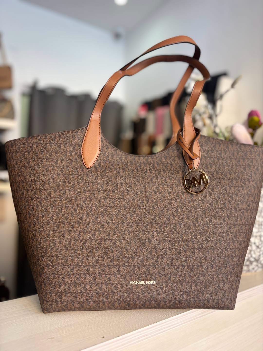 Túi MK Maya tote Lg nâu full logo 35F6GYYT3B - KT: 47/30*30*12