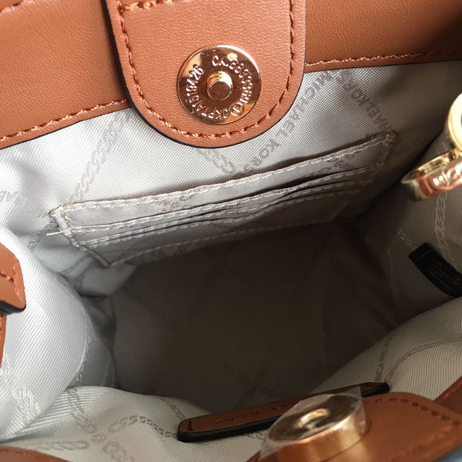 Túi MK Mercer extra small crossbody - nâu logo vàng - 35T1GM9C0L# - nâu (Ngang 14.5, Cao 16, Rộng 6)