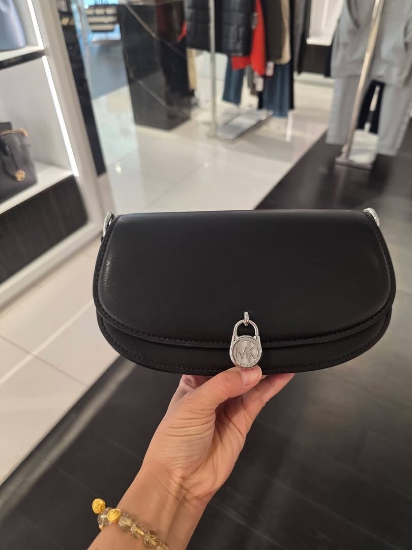 Túi MK Mila màu đen logo bạc - 35T5SIMC5L - KT: 21*10*6