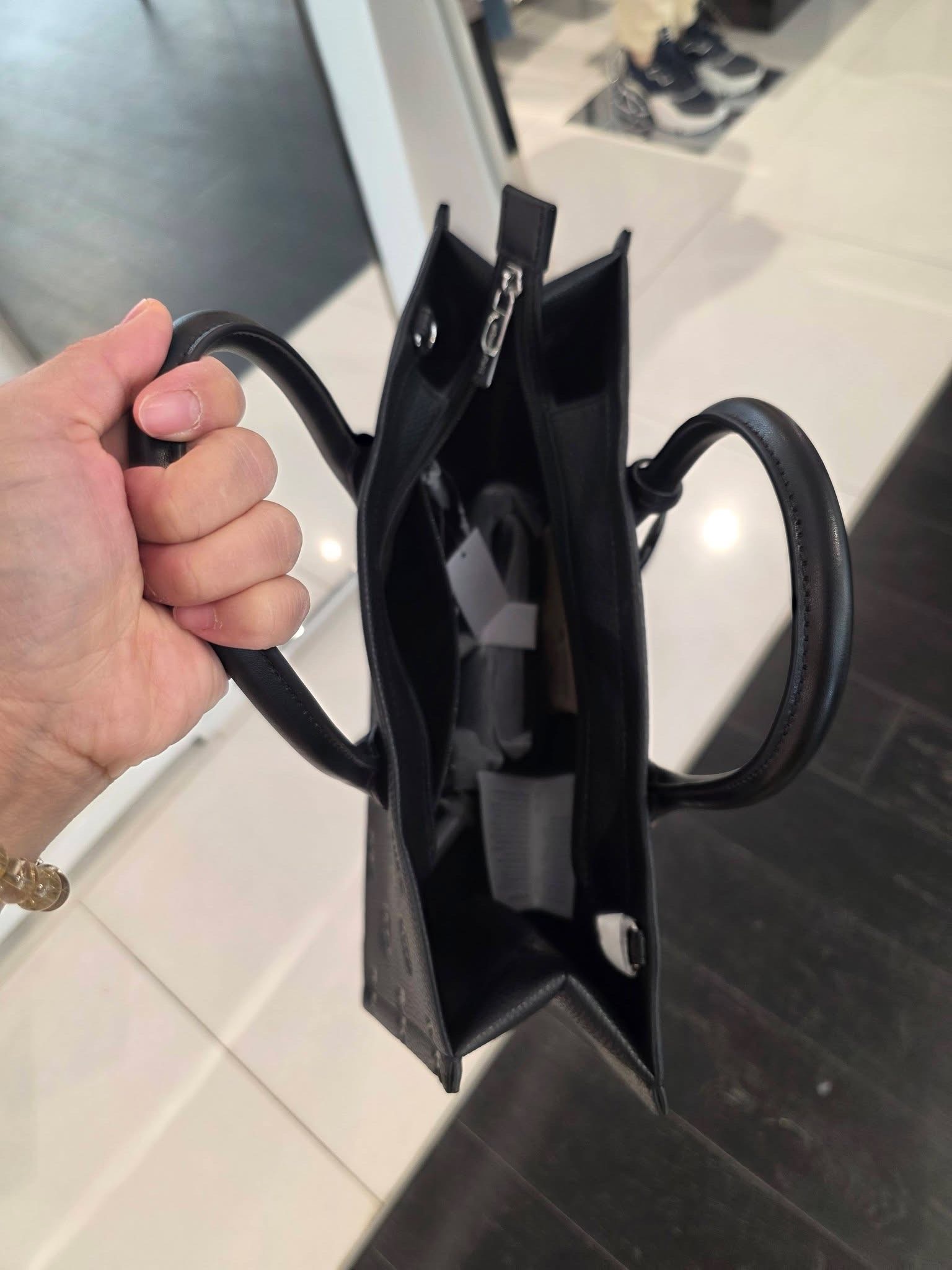 Túi MK đen logo dập chìm da mềm - 358687ZS2V - KT: 31*18*10