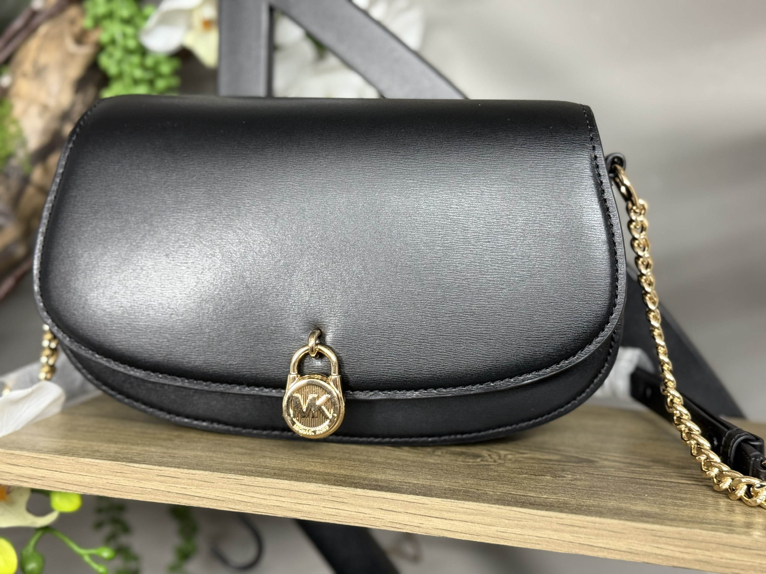 Túi Mk đen mila logo vàng - 35T5S1HM8L (KT: 25 × 14 × 6)