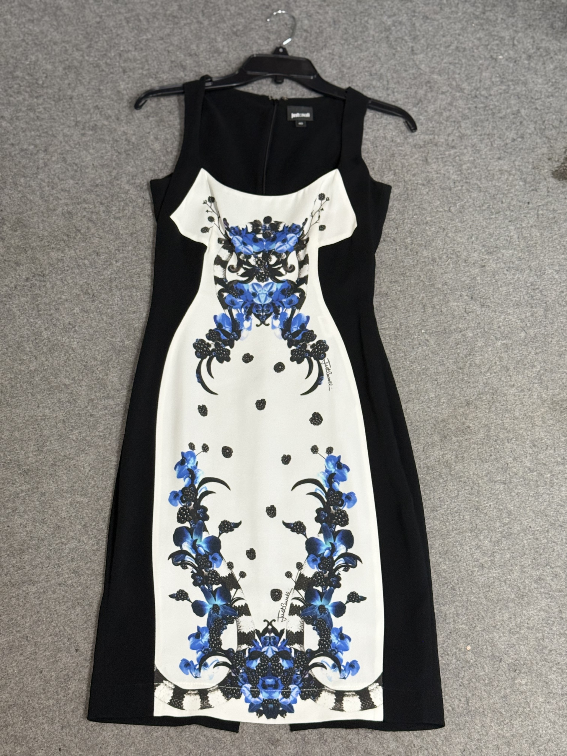Váy Just cavalli đen phối trắng hoa xanh