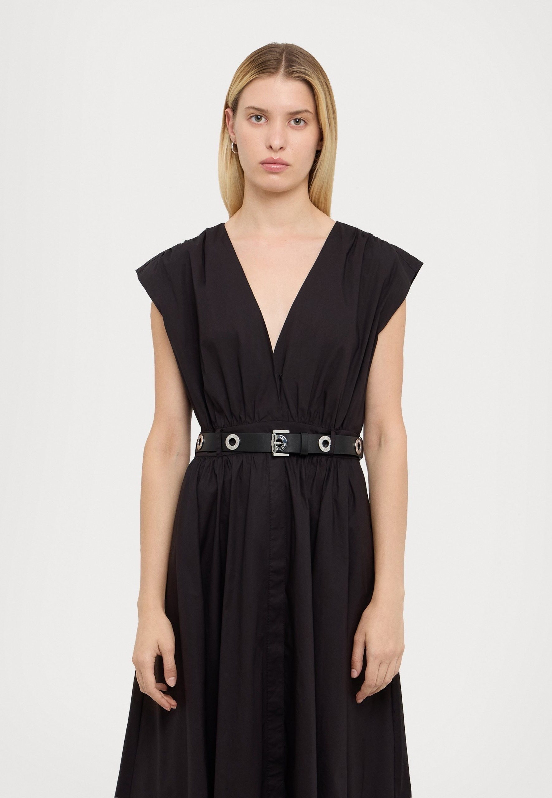 Váy MK đen sát nách + belt - MT482F5F4C