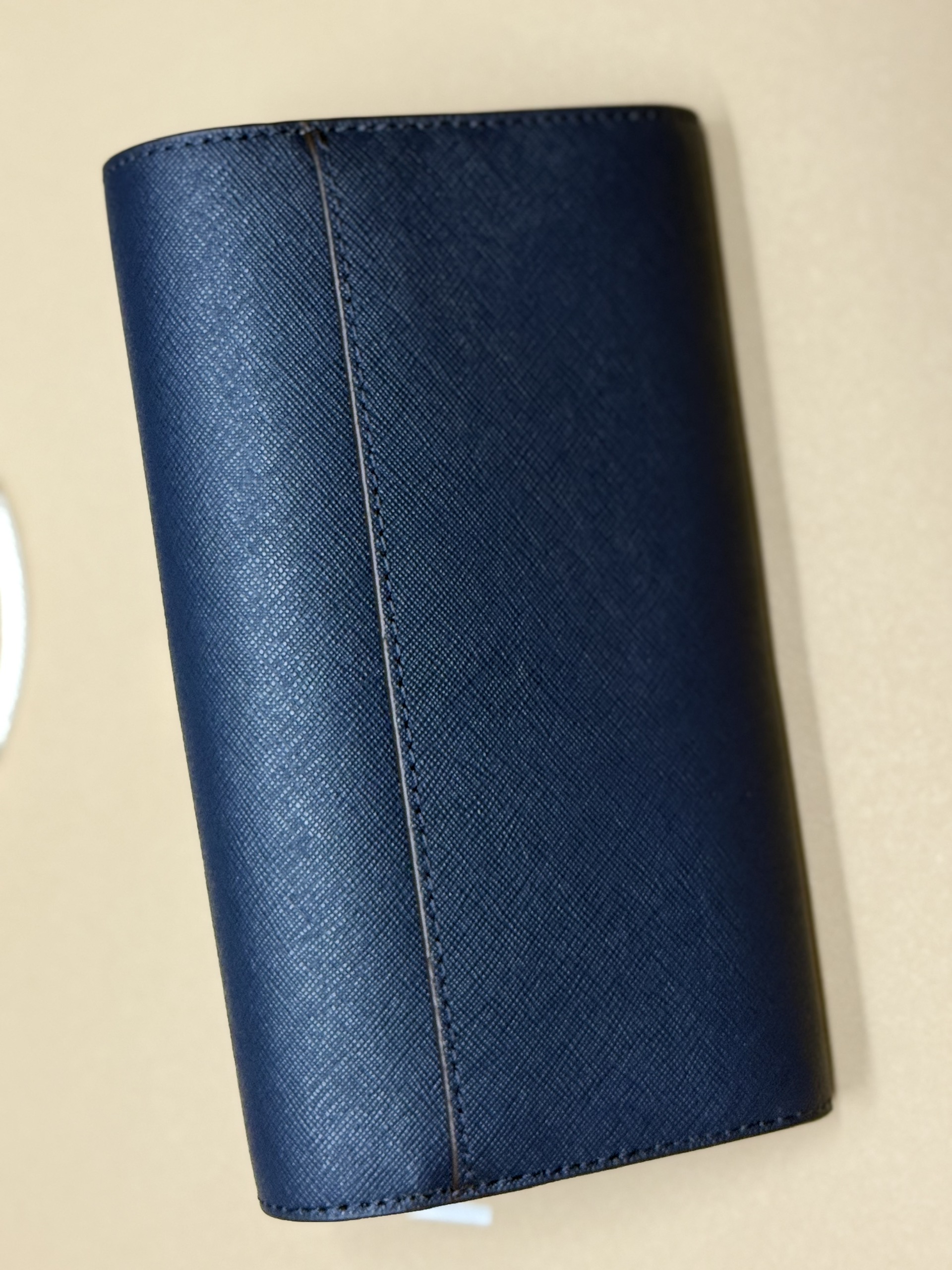 Ví MK navy da sần logo vàng - 35F3GTVE7L