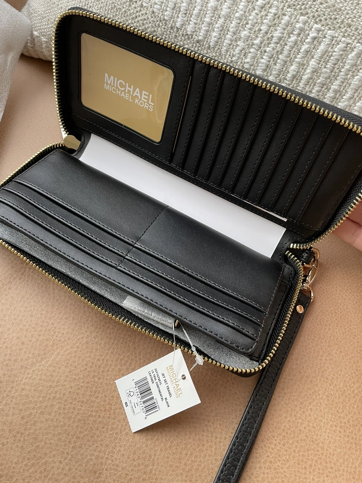 Ví dài MK khóa zip nhiều ngăn màu đen trơn logo vàng- KT: 21x10x3.5 35T7GTVE9L