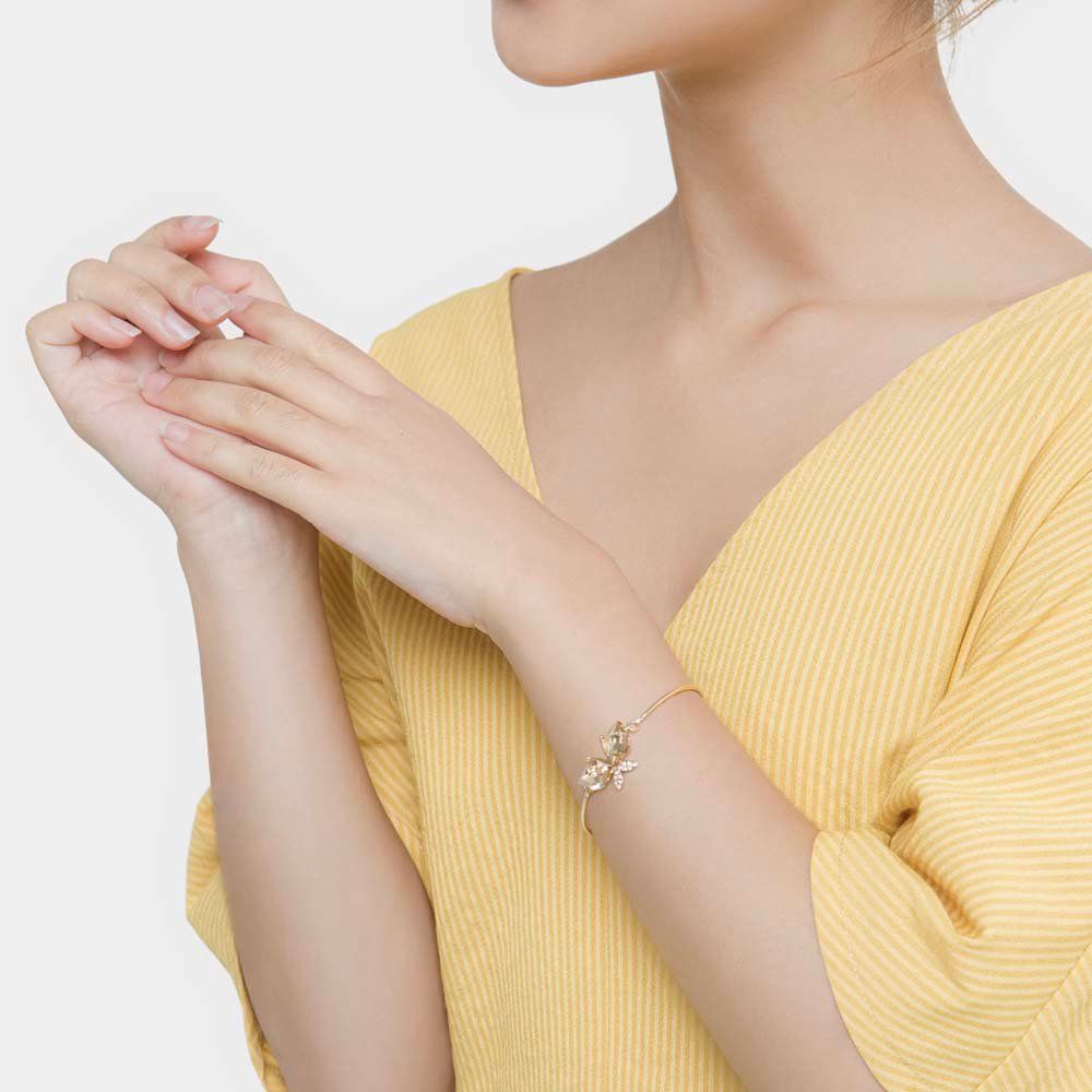 Vòng tay mặt hình bướm đính pha lê