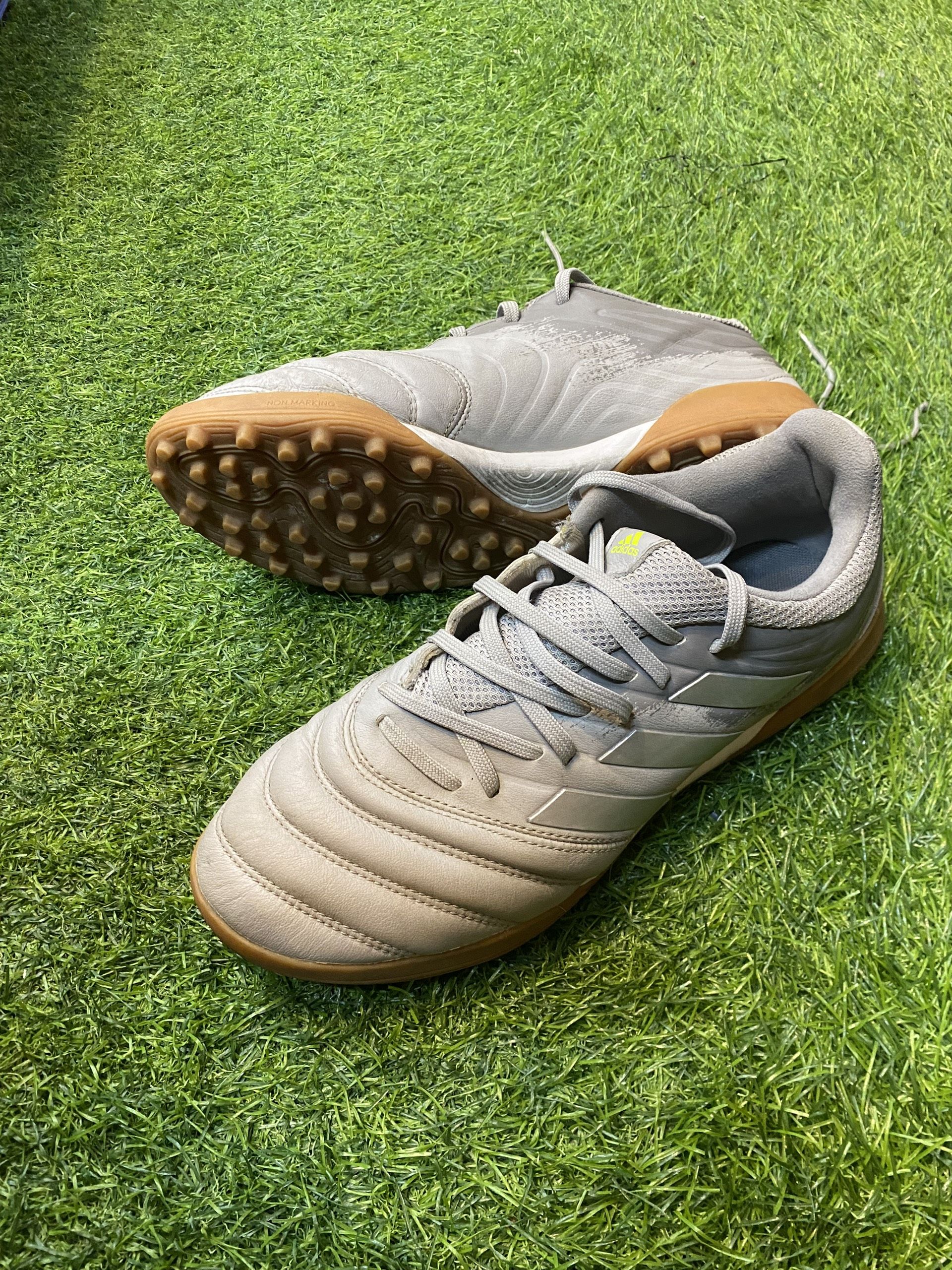 SG- ( 95%, size 40,5 ) Adidas Copa 20.3 TF -  Ghi