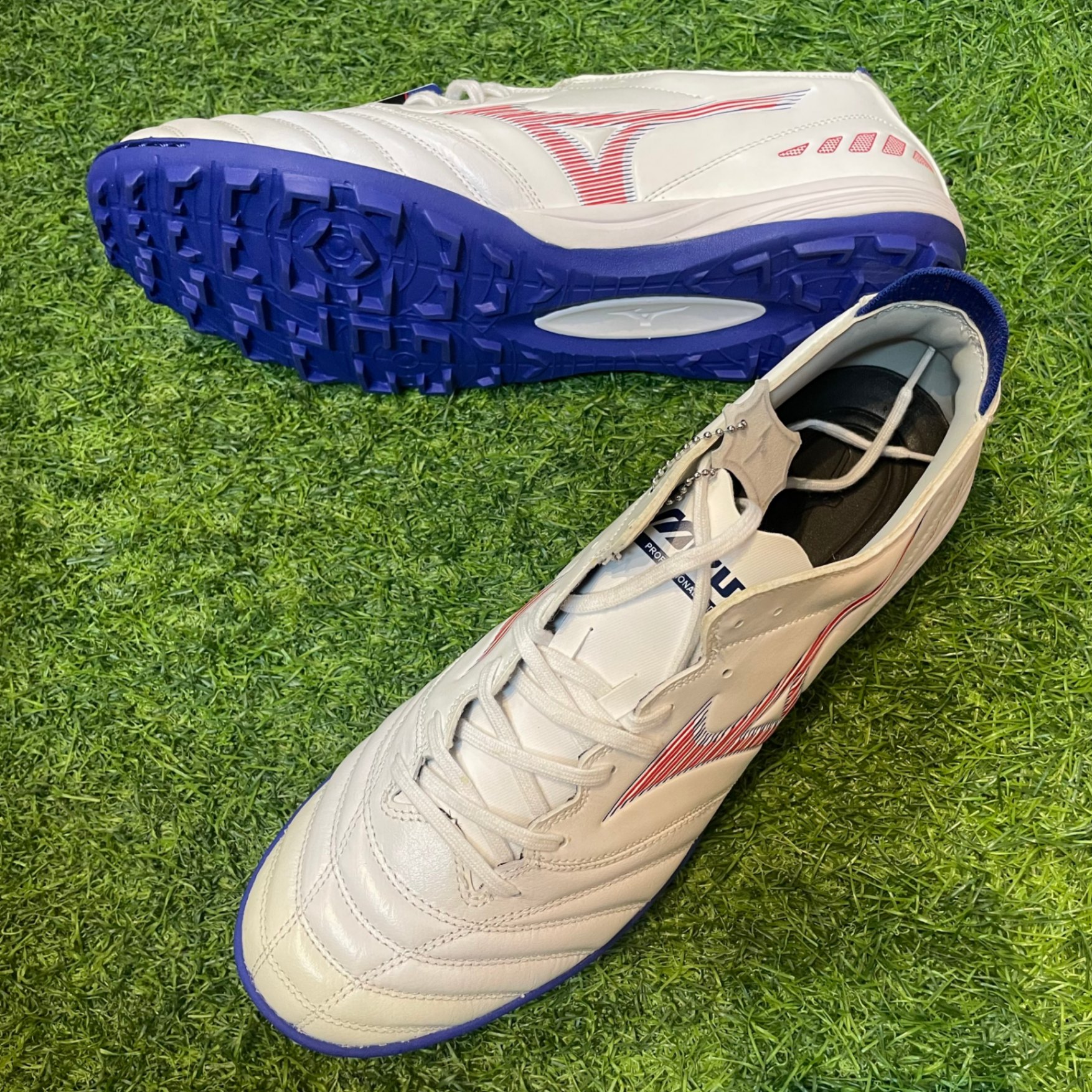 SG- (95%, Size 43) Mizuno Morelia Neo III Pro TF Trắng - 43