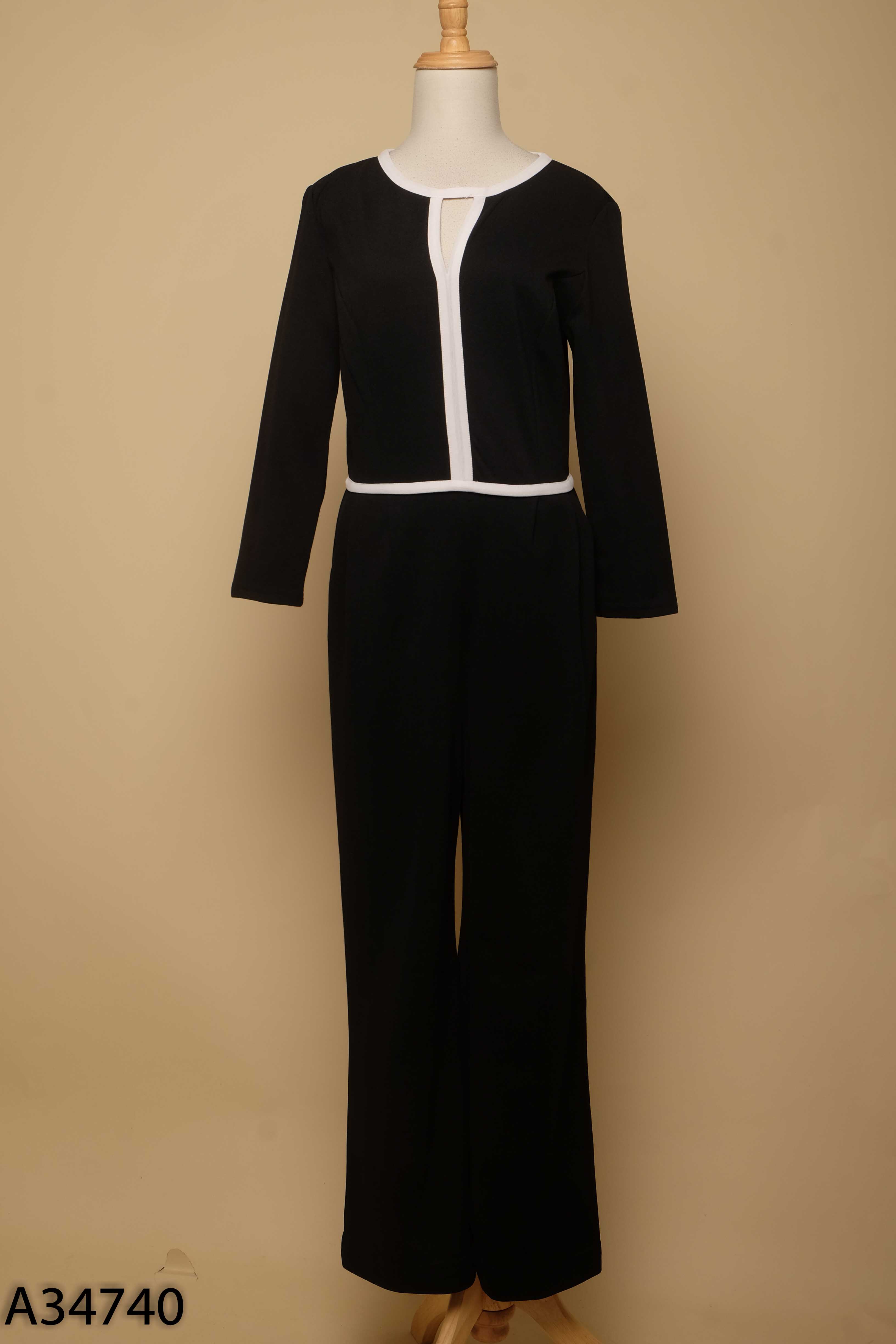 Jumpsuits đen viền trắng tay lỡ