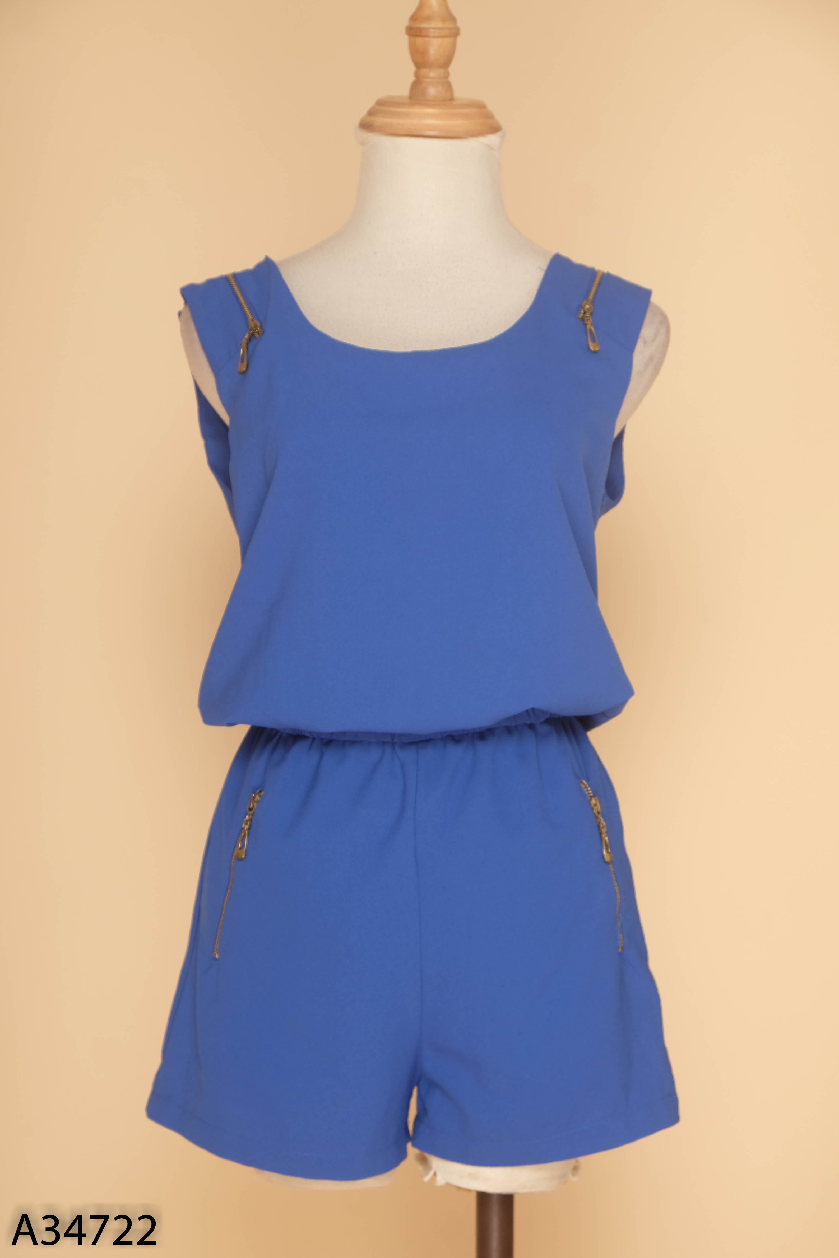Jumpsuit xanh sát nách phối khóa