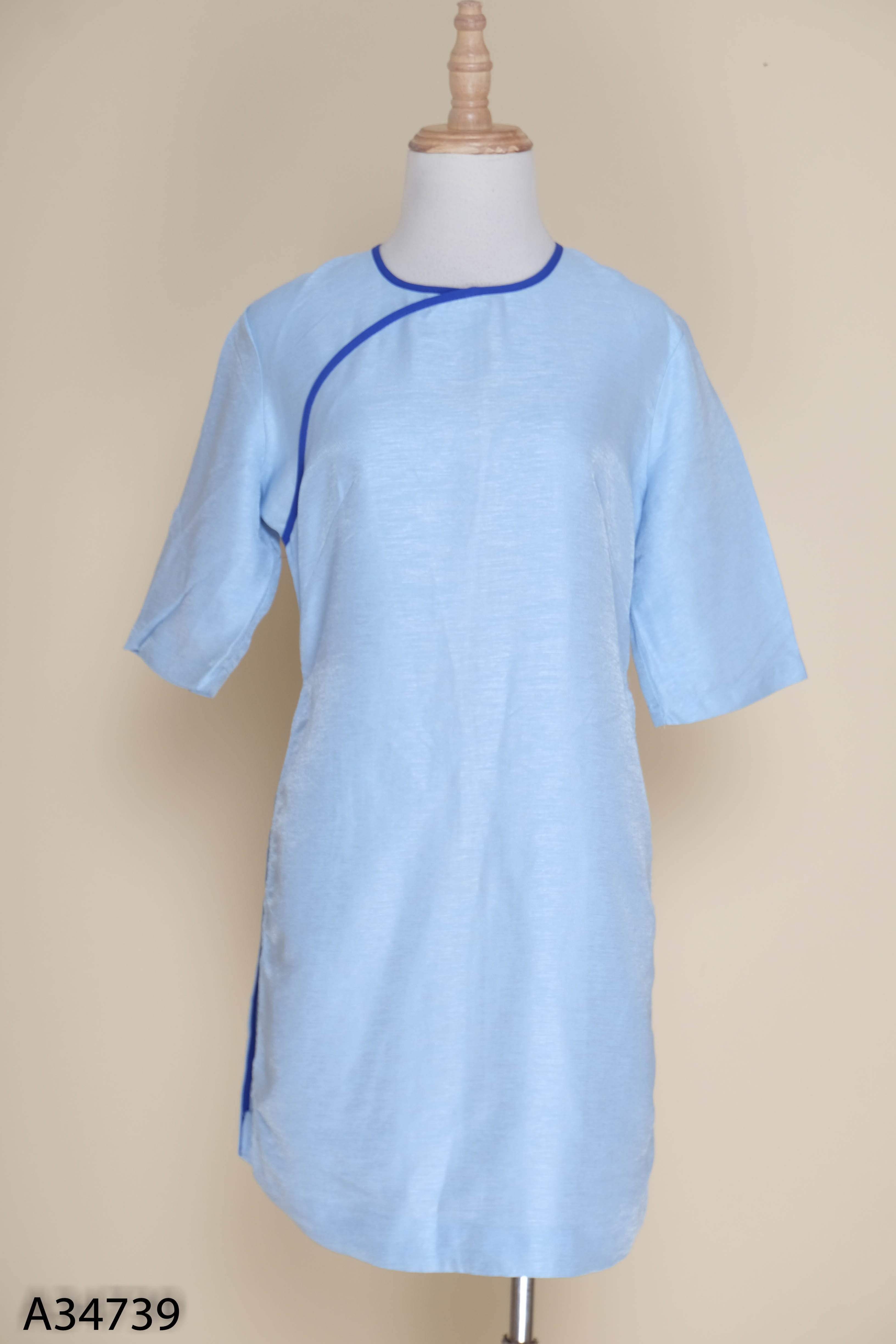 Áo dài xanh viền đậm