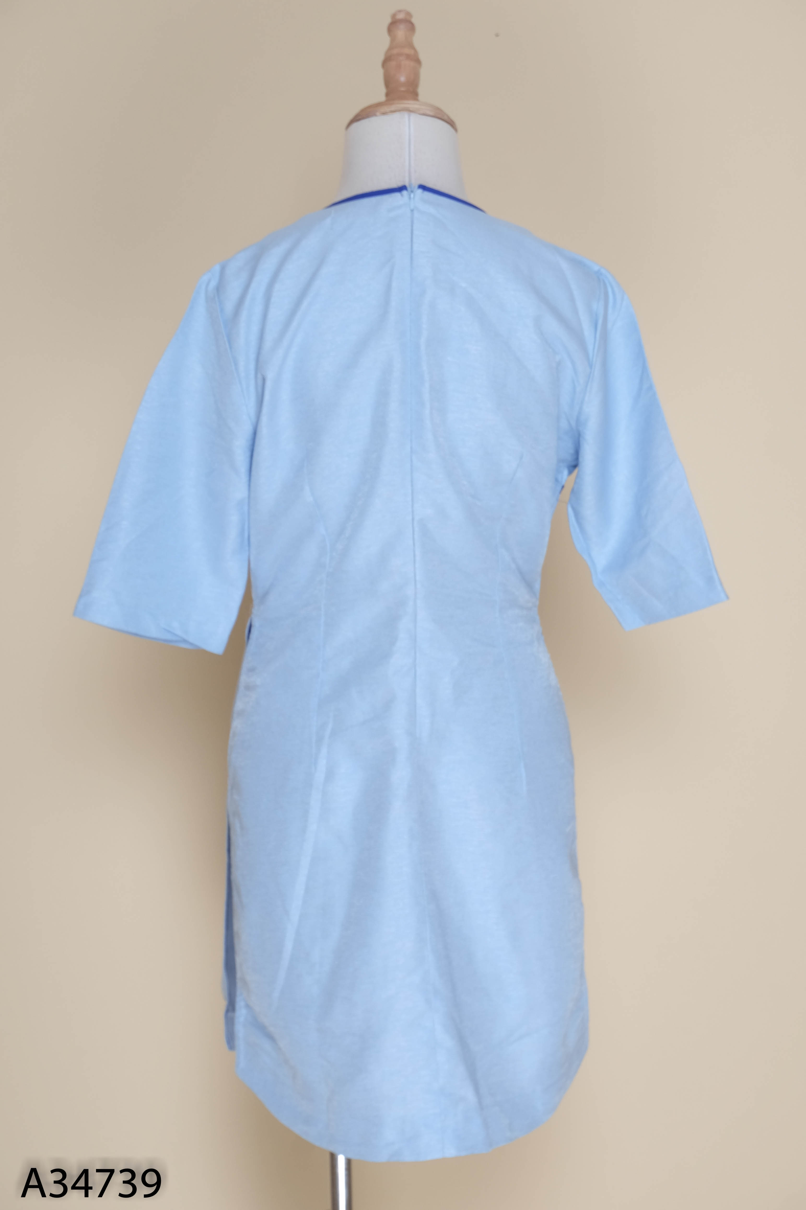 Áo dài xanh viền đậm