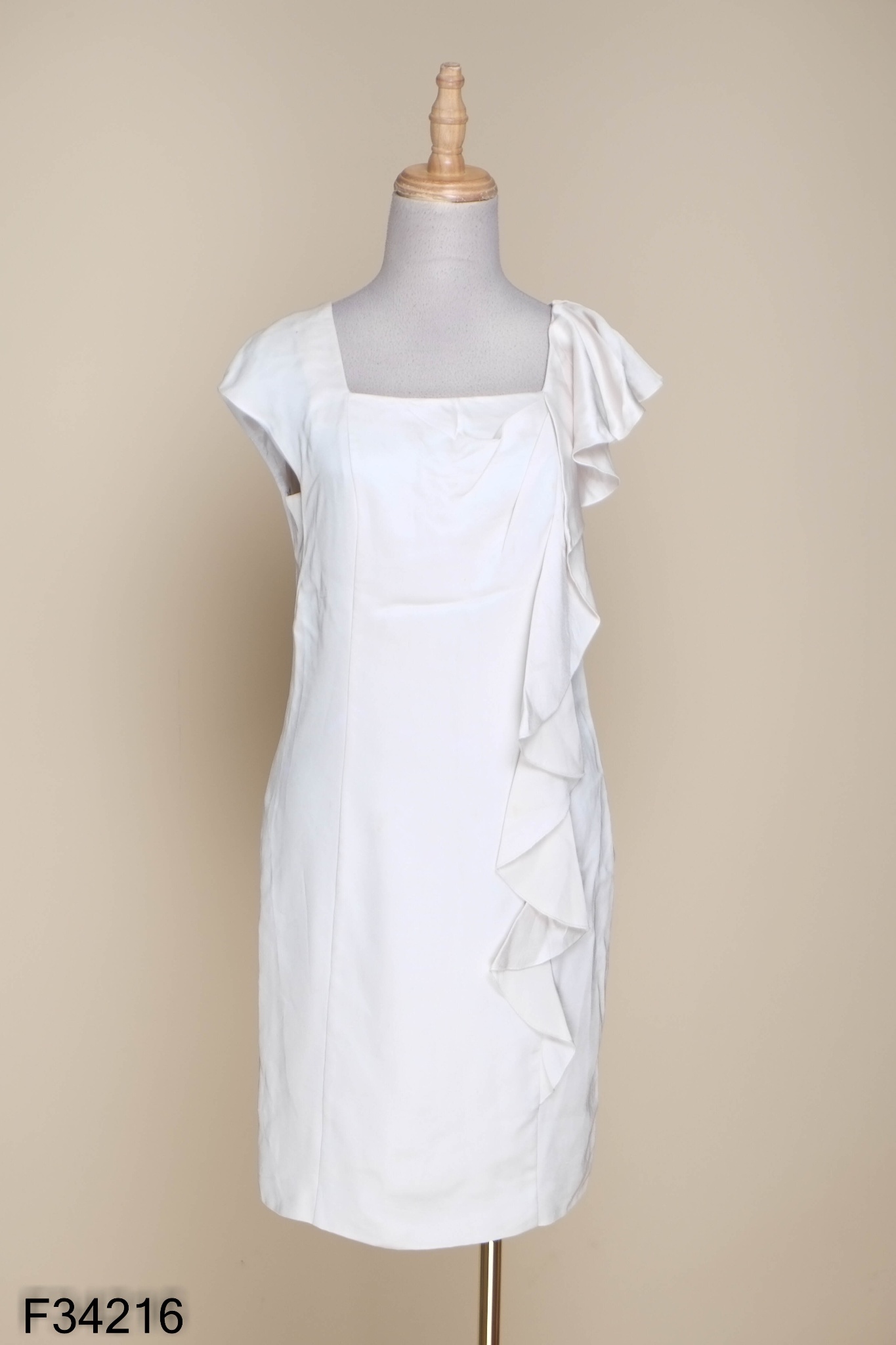 Cám Store | Đầm trắng ren hoa cổ vuông tay dài dáng xoè sang trọng |