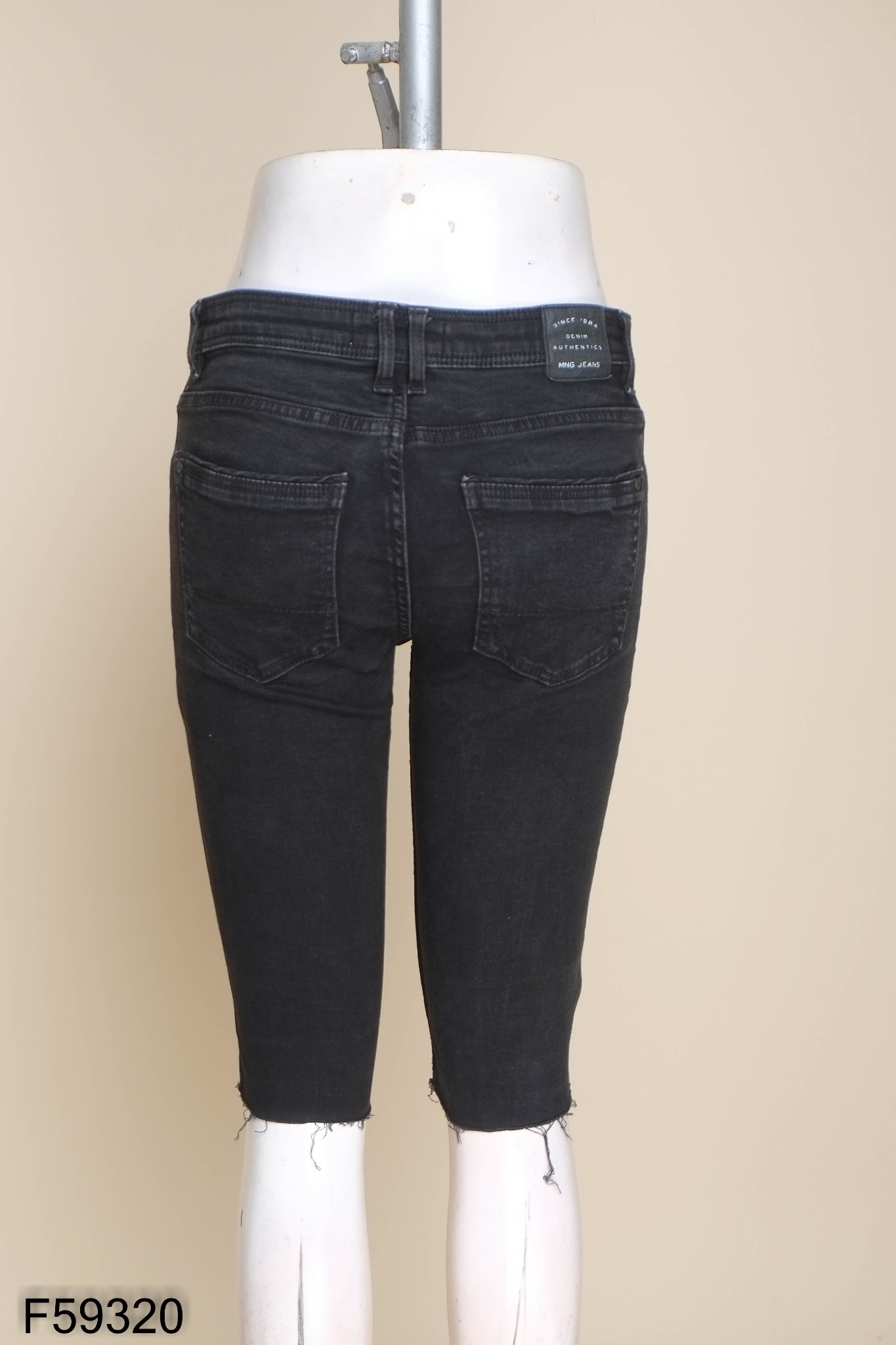 Quần short jeans đen