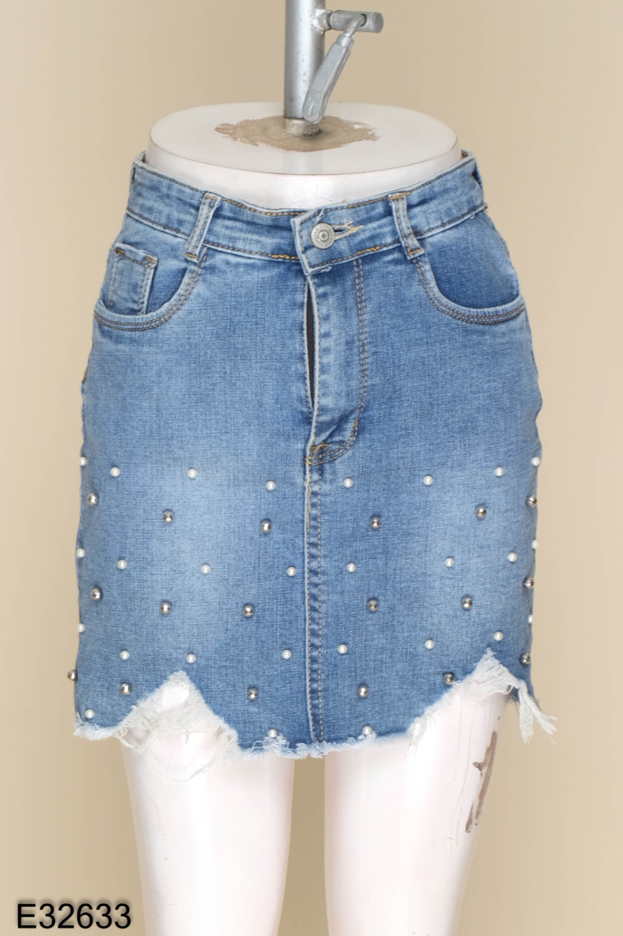 18+ Cách mix đồ với chân váy jean ngắn nên có trong bộ sưu tập của bạn