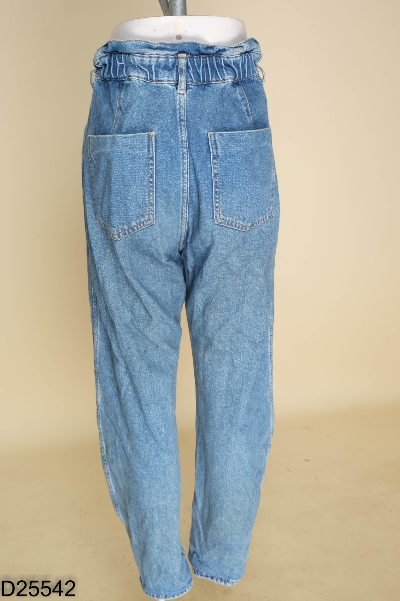 Quần jeans xanh eo chun