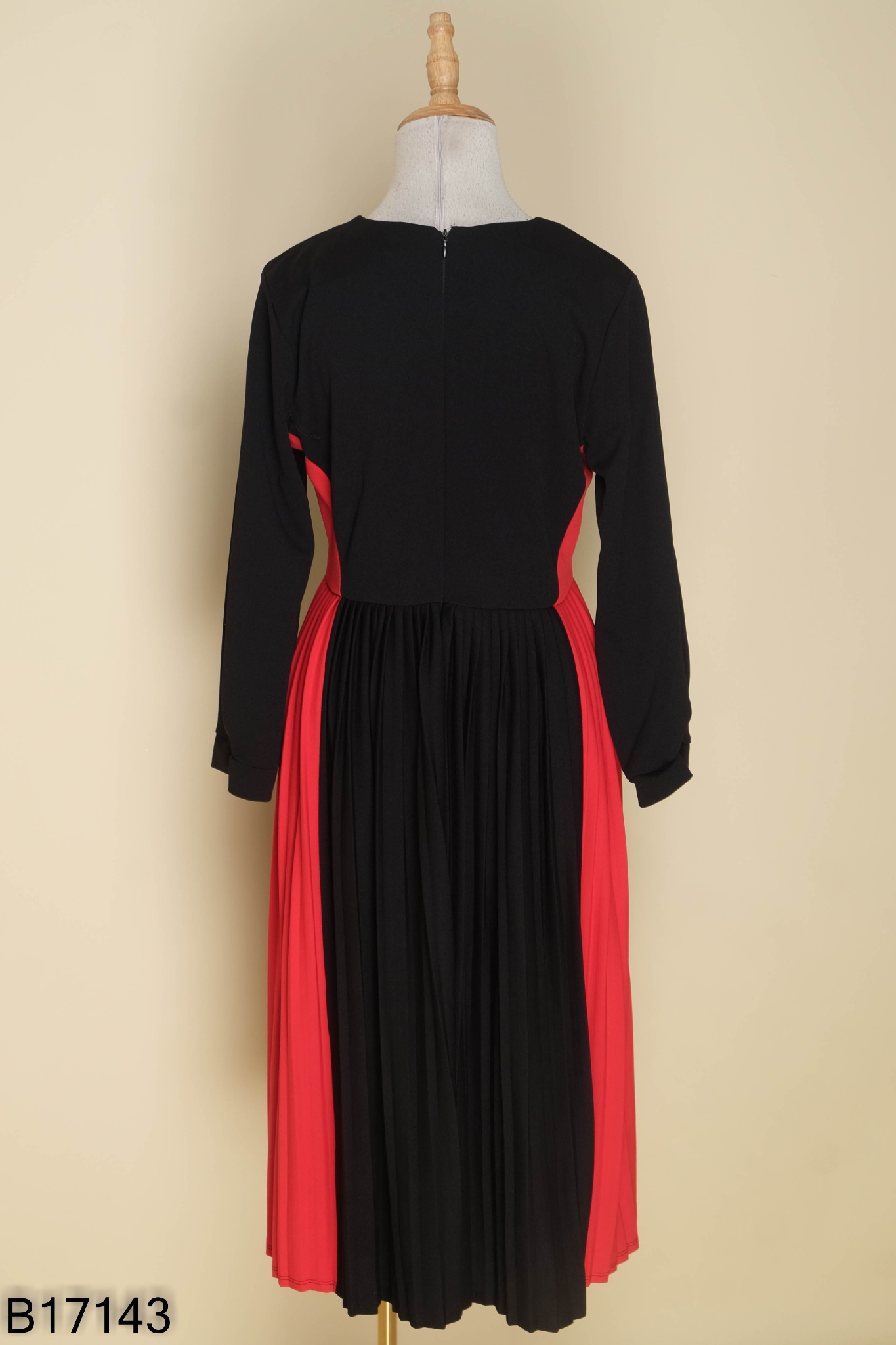 Set áo đỏ bẹt vai choker kèm chân váy đen - Rossy fashion - Bộ trang phục