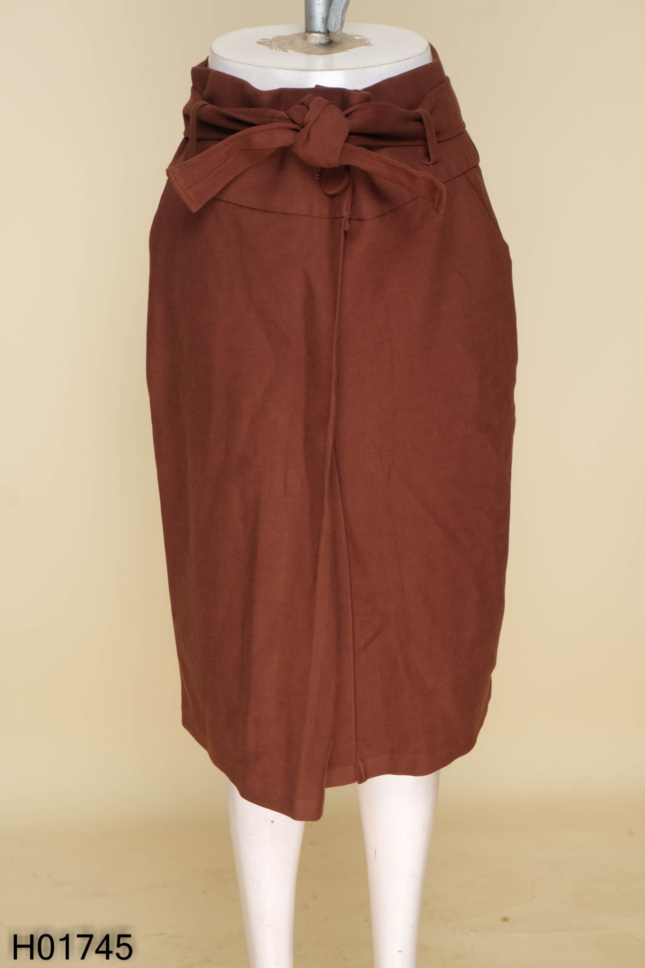 Chân váy dạ mini Stradivarius - Chân váy ngắn | ThờiTrangNữ.vn