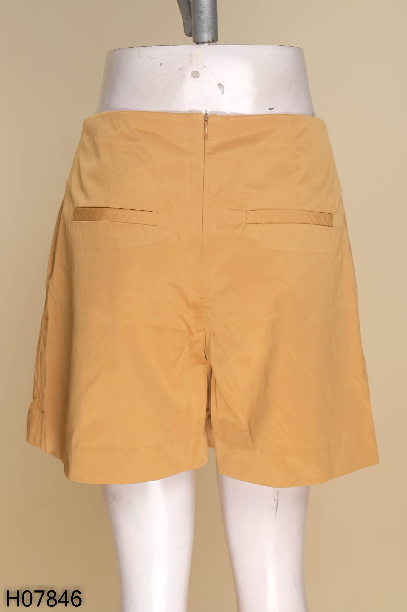 Quần shorts LINH DOAN vàng đan dây