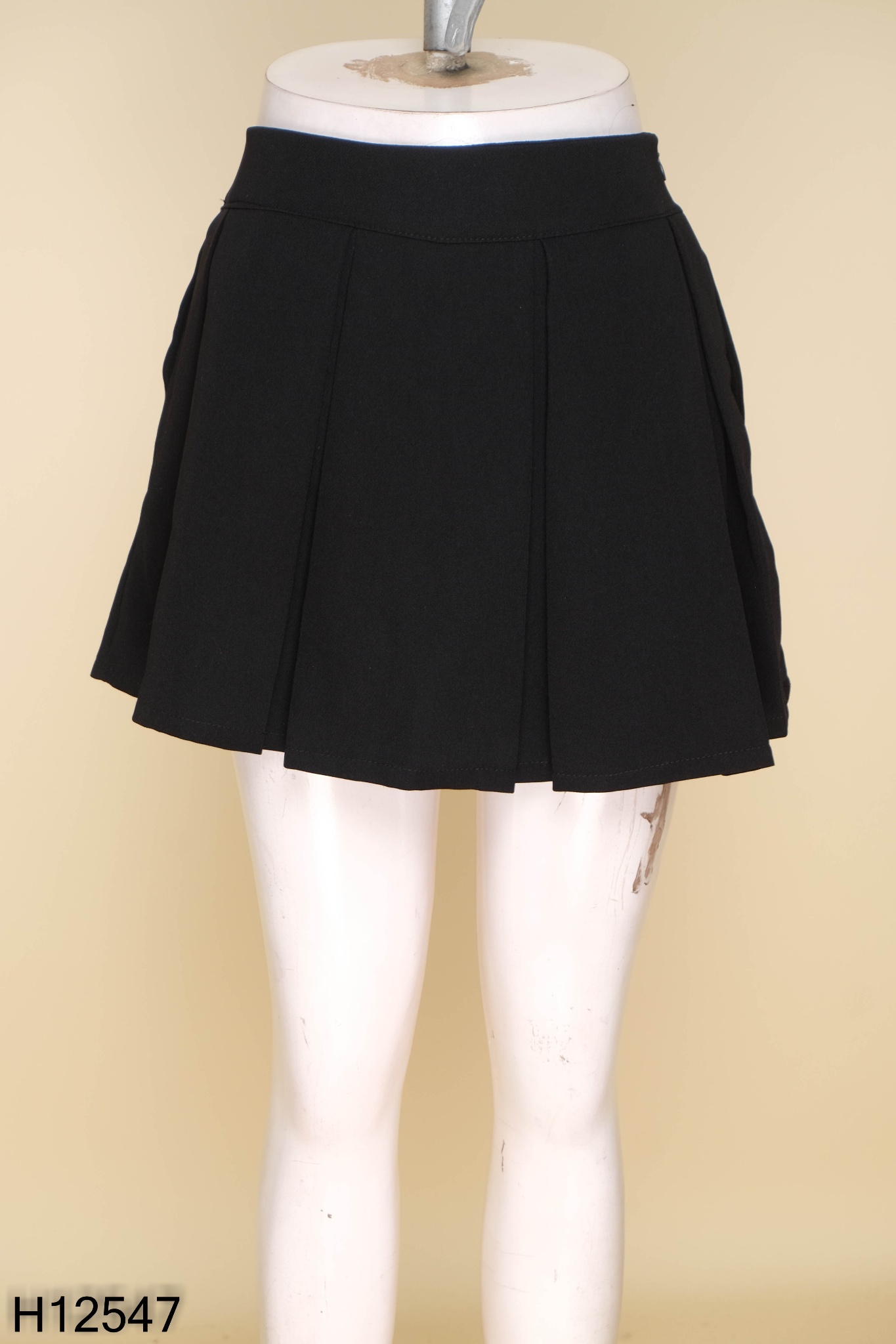 Chân váy xếp ly ngắn lưng cao lót quần màu trắng và màu đen HCV32 Hỉn
