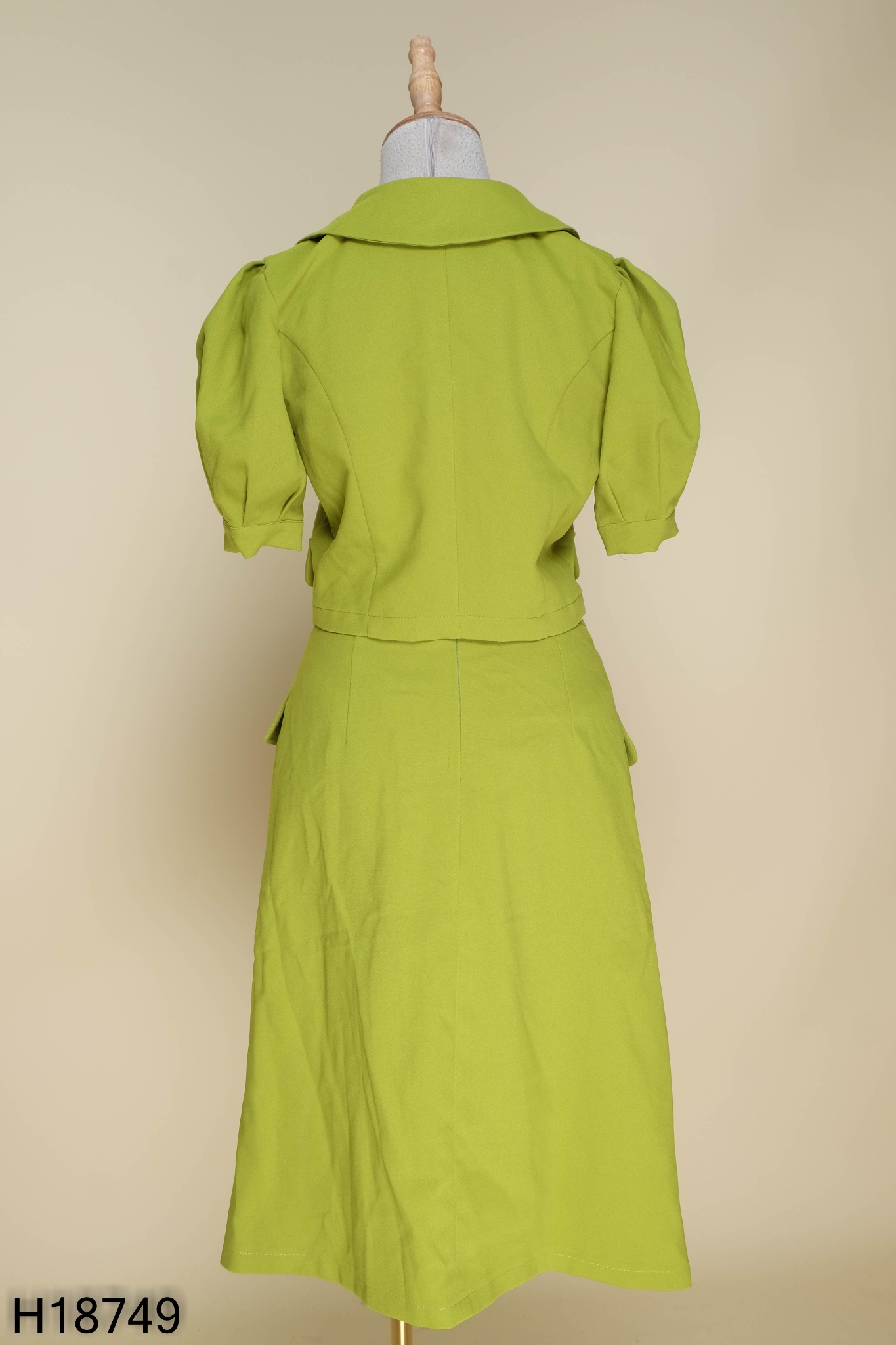 Rose Dress” là sản phẩm tiếp theo của Aufra tụi mình. Chiếc váy này ở ngoài  đẹp xuất sắc luôn, mặc vô ... | Instagram