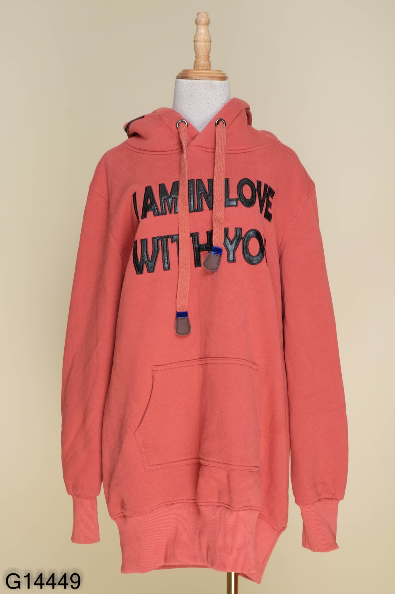 Áo hoodie đỏ chữ đen