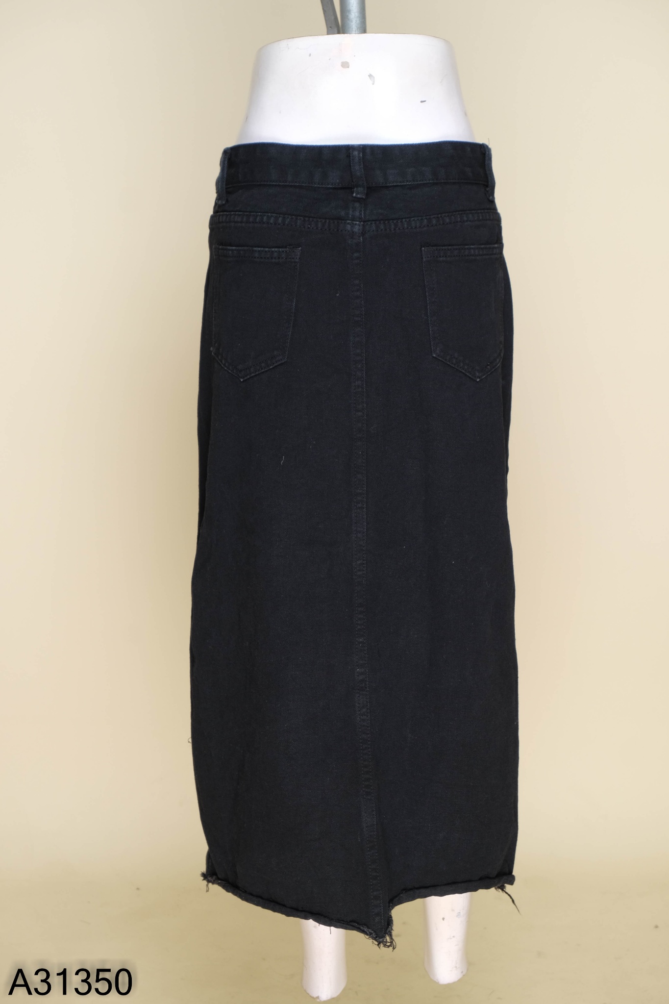 Chân váy jean dáng dài chất bò dày dặn hai cúc màu đen khói CV1 - Chân váy  | ThờiTrangNữ.vn