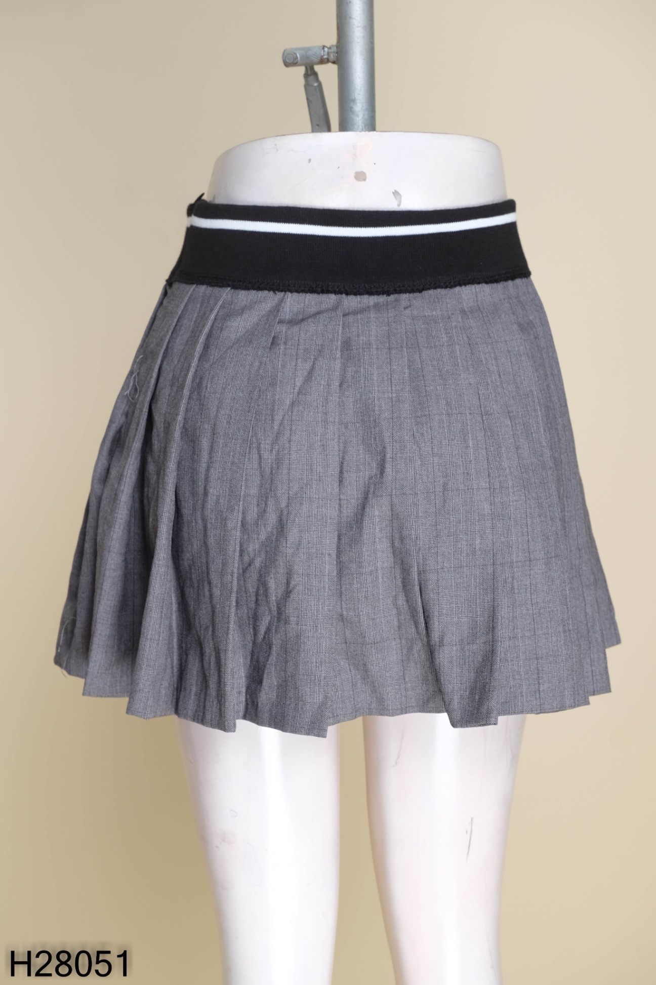 Chân váy kẻ xếp ly Glory Skirt dáng ngắn CV021, cạp trễ phong cách trẻ  trung, hiện đại - Uni By Heart - Tìm Voucher