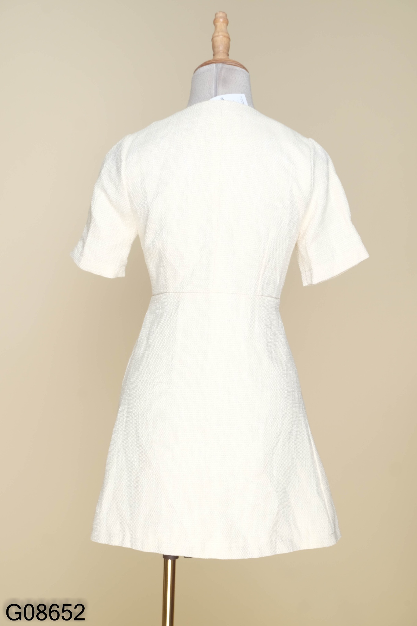 Váy dạ tweed be phối khuy vàng