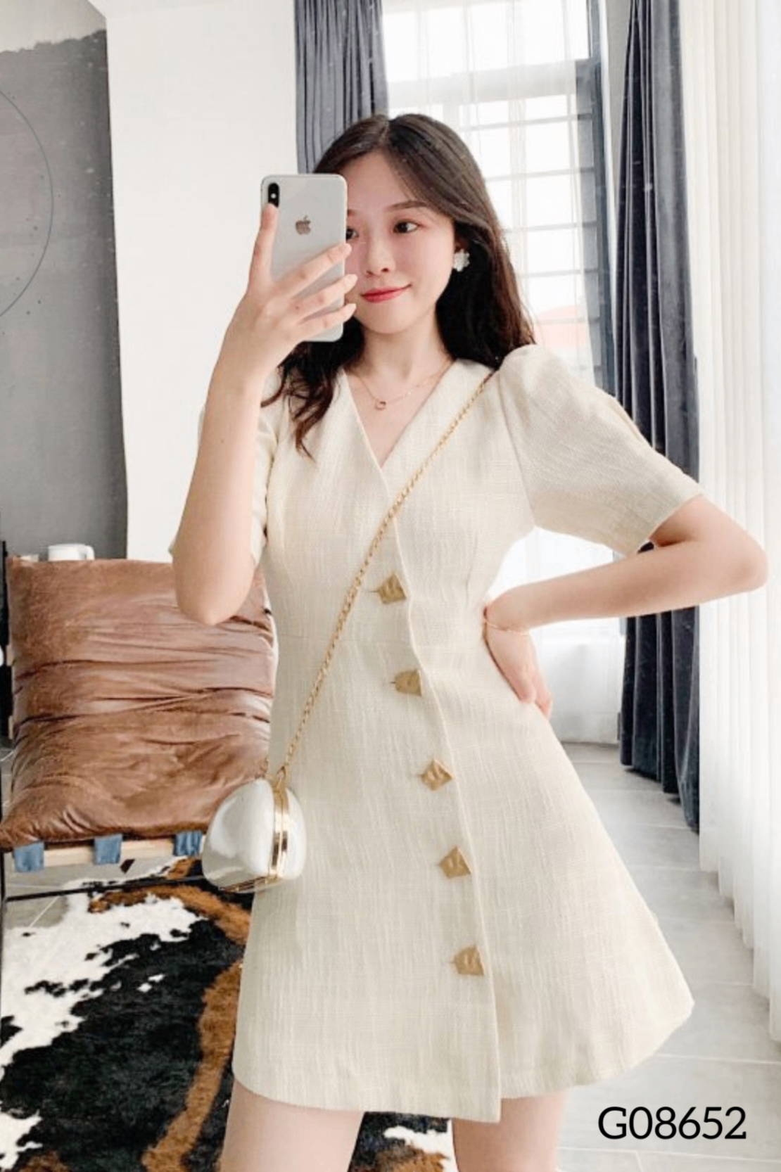 Váy dạ tweed be phối khuy vàng