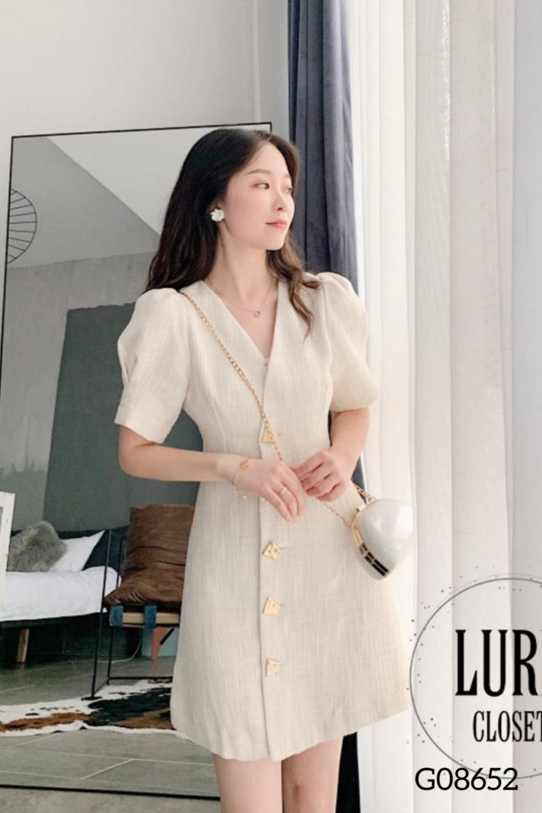 Váy dạ tweed be phối khuy vàng