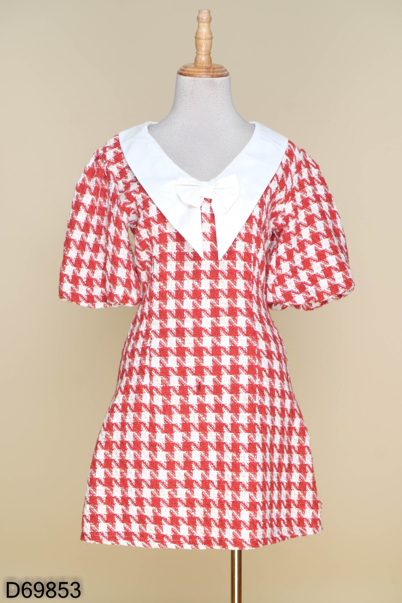 ChicZone.vn - Set áo khoác & váy gile dạ #tweed cài nơ Có sẵn 2 màu: trắng,  đỏ | Facebook