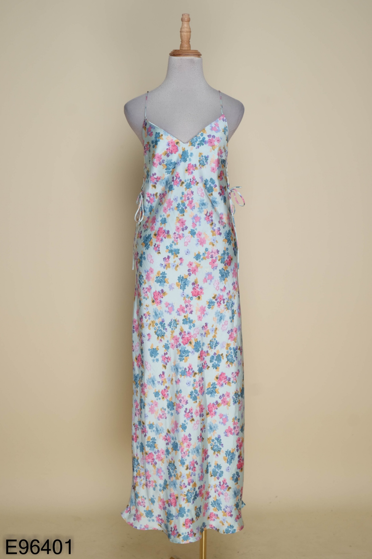 Váy dáng ngắn hoa cúc xanh Zara Auth new tag có sẵn 8342/109 8342109 |  Shopee Việt Nam